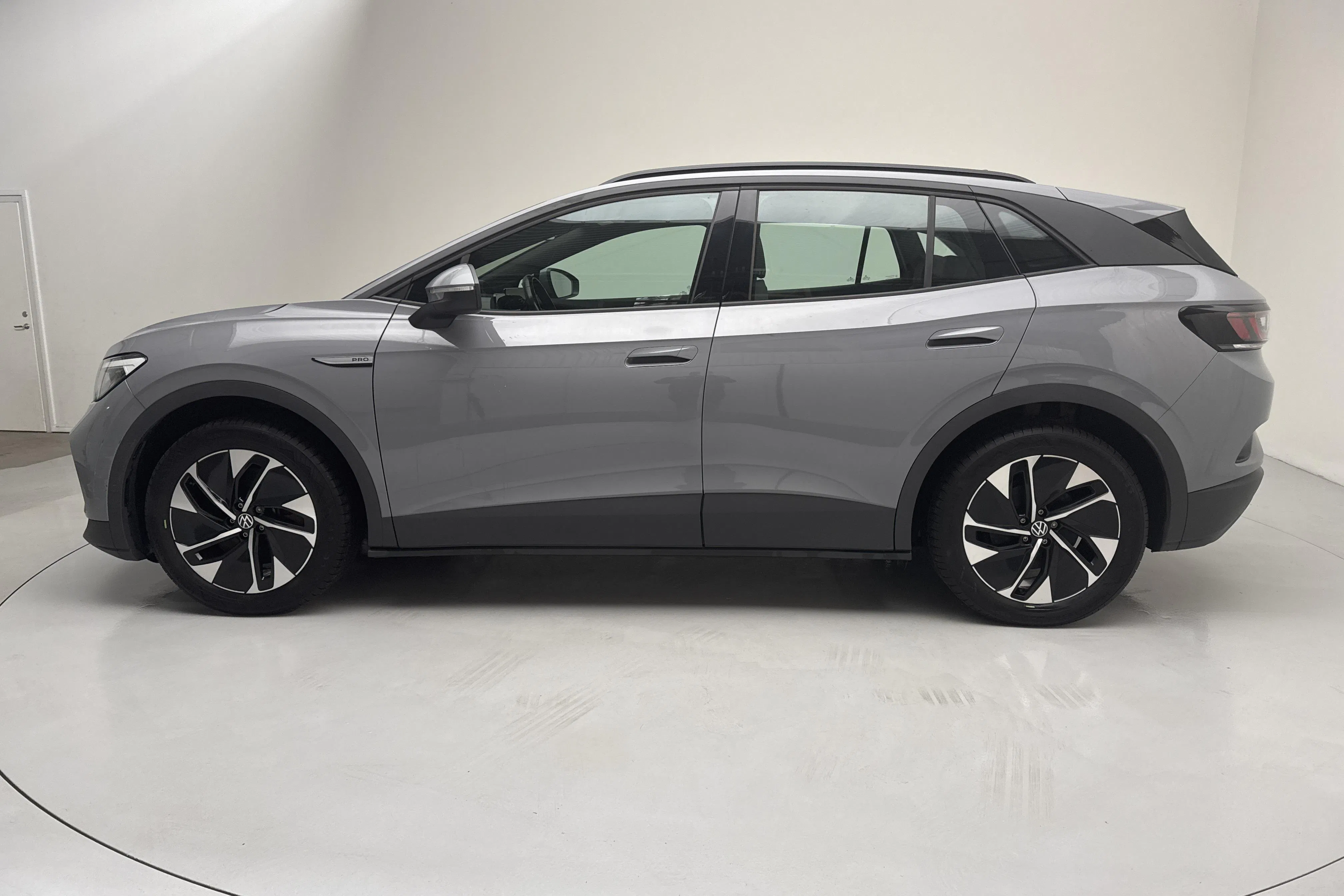 Presentationsfoto 2 av 16: VW ID.4 77kWh (204hk) - 12 118 mil - Automat - grå - 2023