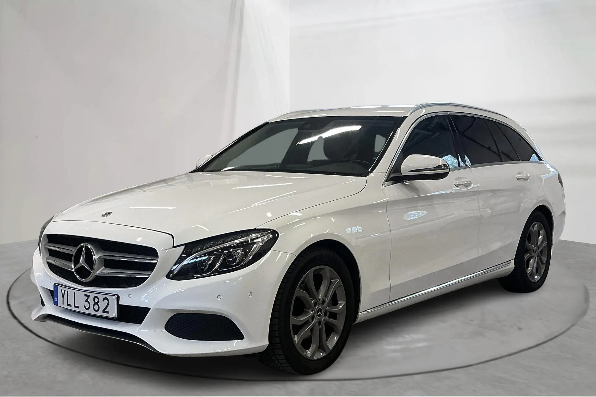 Presentationsfoto 1 av 14: Mercedes C 220 d Kombi S205 (170hk) - 15 787 mil - Automat - vit - 2018