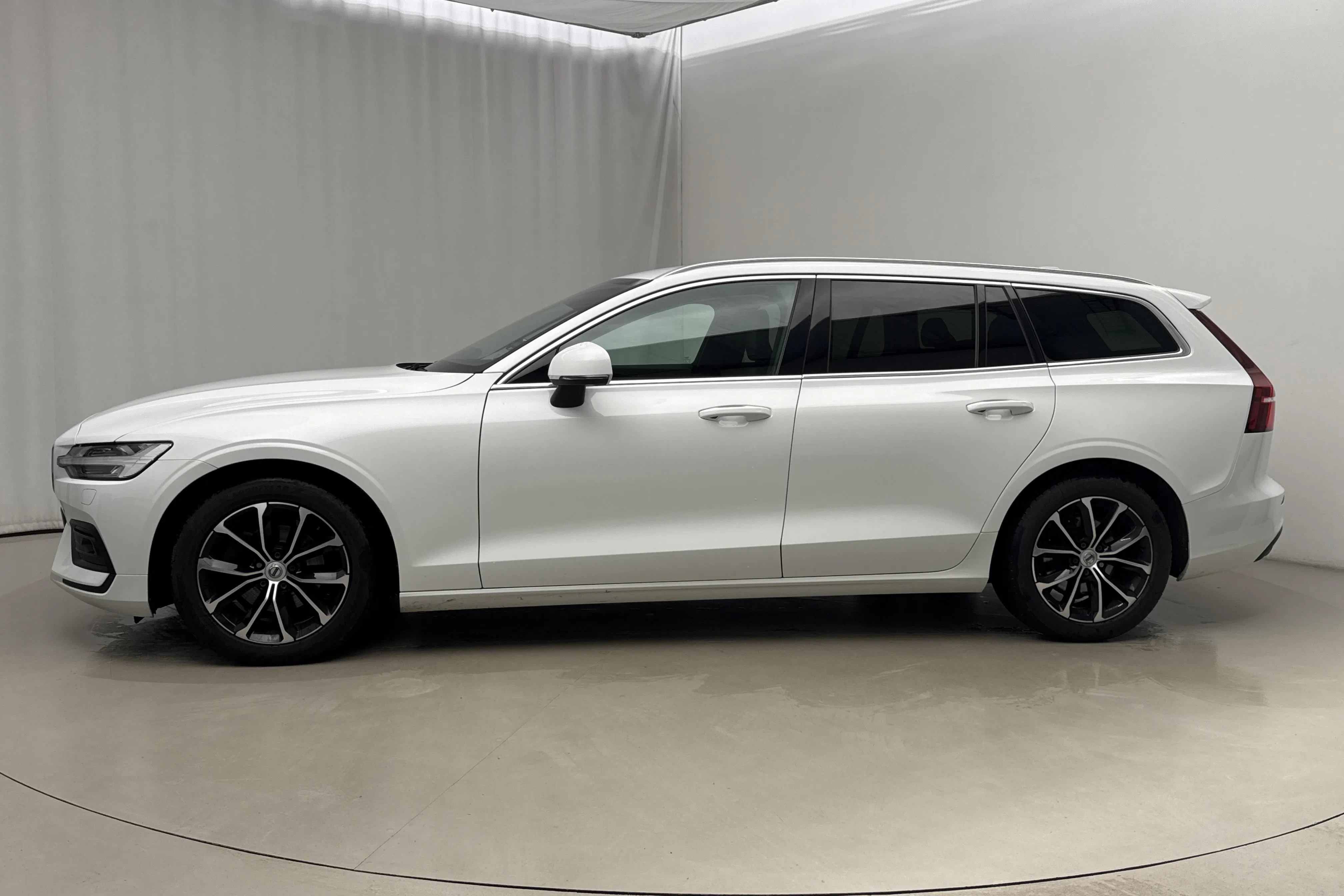 Presentation photo 2 of 21: Volvo V60 D4 (190hk) - 137 700 km - Automatic - white - 2019