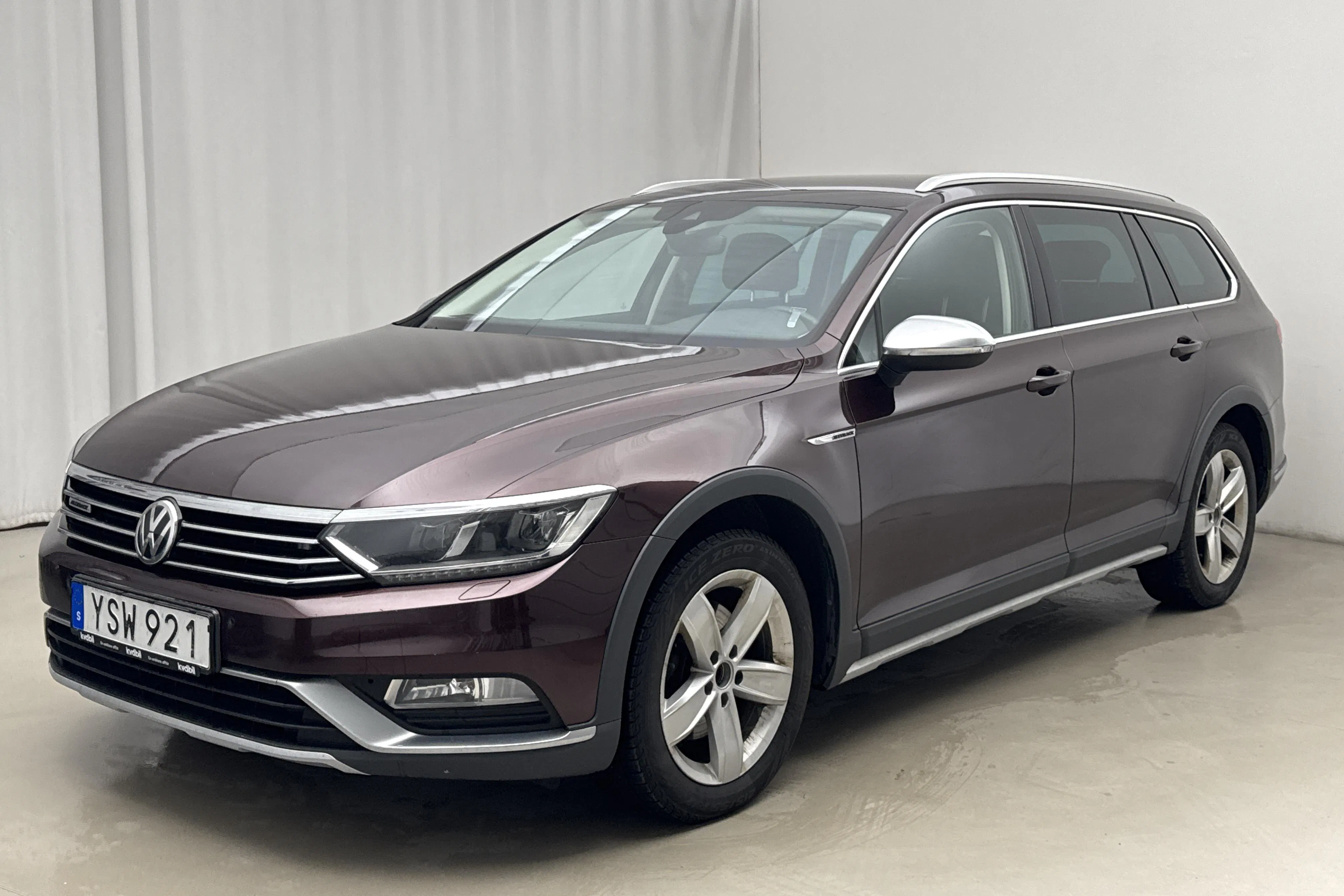Presentationsfoto 2 av 18: VW Passat Alltrack 2.0 TDI 4MOTION (190hk) - 17 303 mil - Automat - Mörkröd - 2018