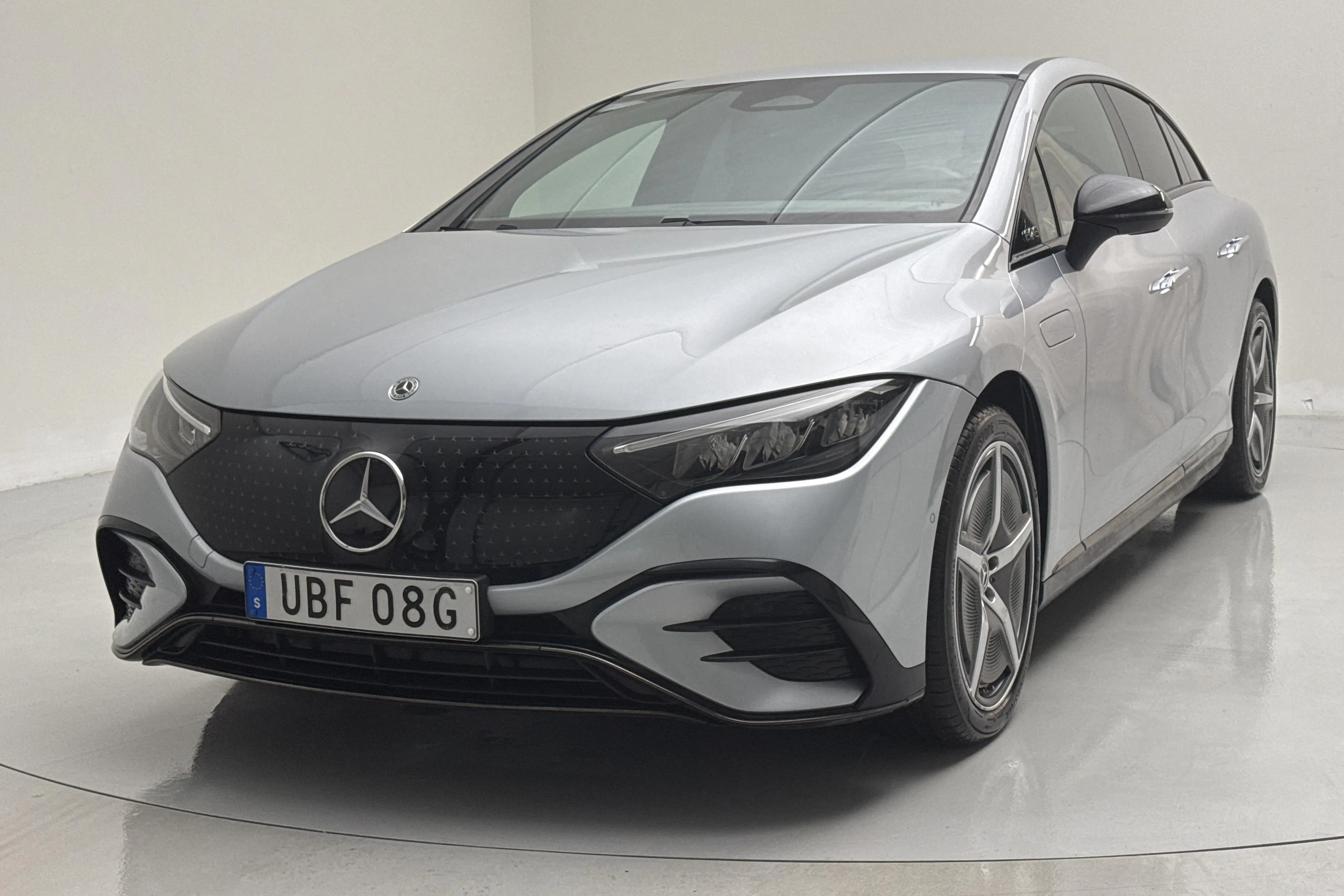 Presentation photo 1 of 19: Mercedes EQE 350+ V295 (292hk) - 32 660 km - Automatic - silver - 2025
