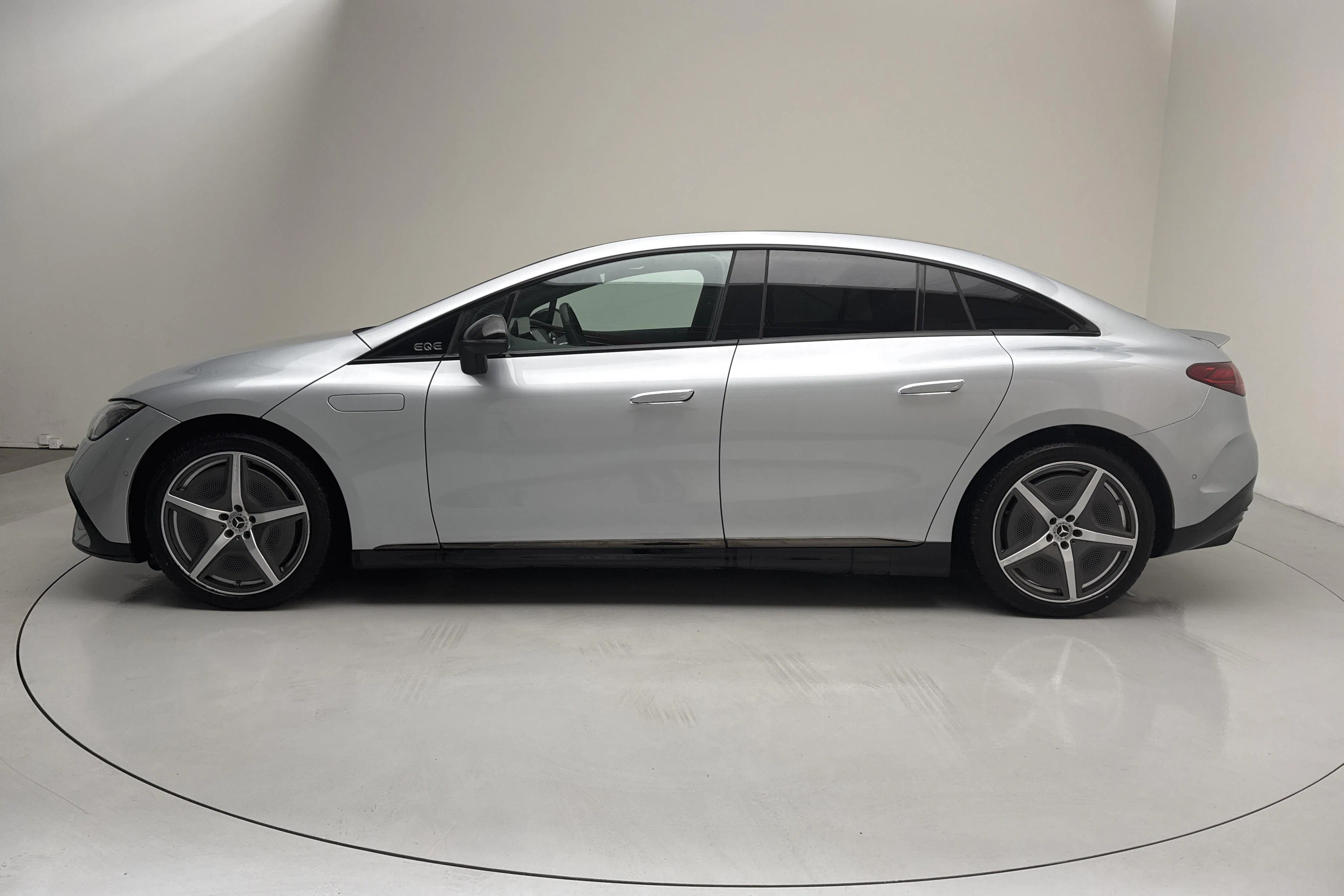 Presentation photo 2 of 19: Mercedes EQE 350+ V295 (292hk) - 32 660 km - Automatic - silver - 2025