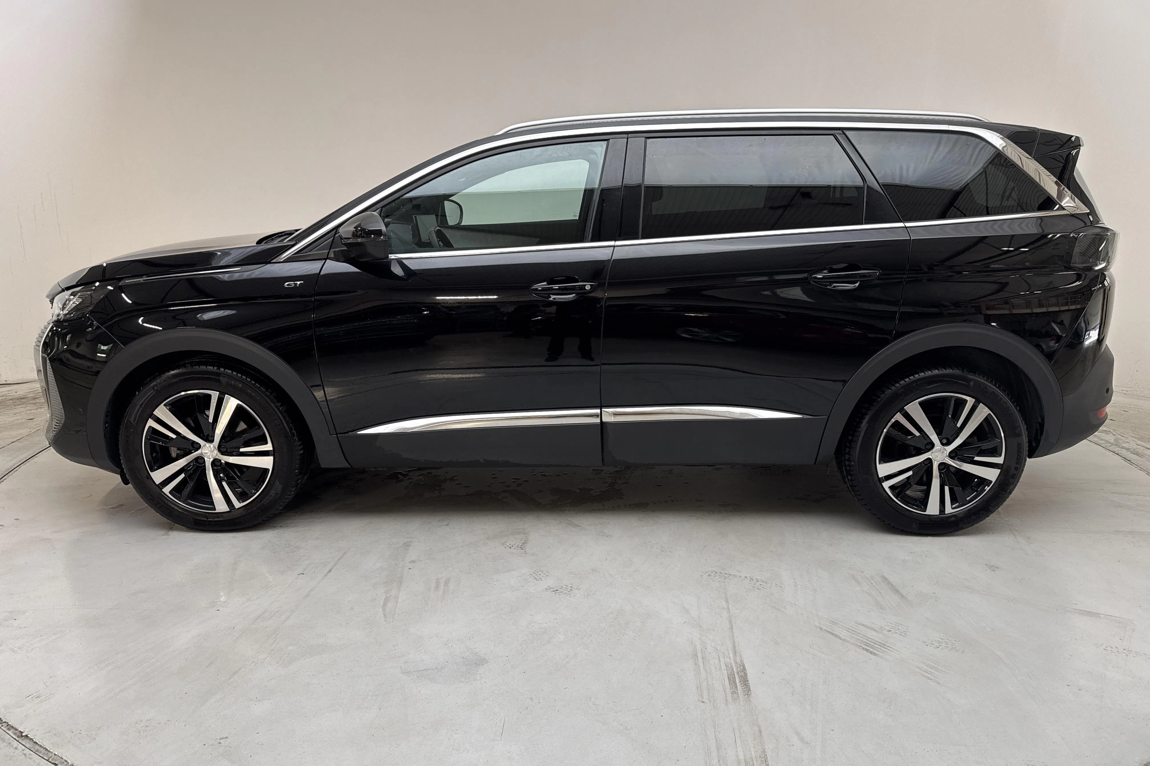 Presentationsfoto 2 av 14: Peugeot 5008 1.2 PureTech (130hk) - 2 422 mil - Automat - svart - 2024