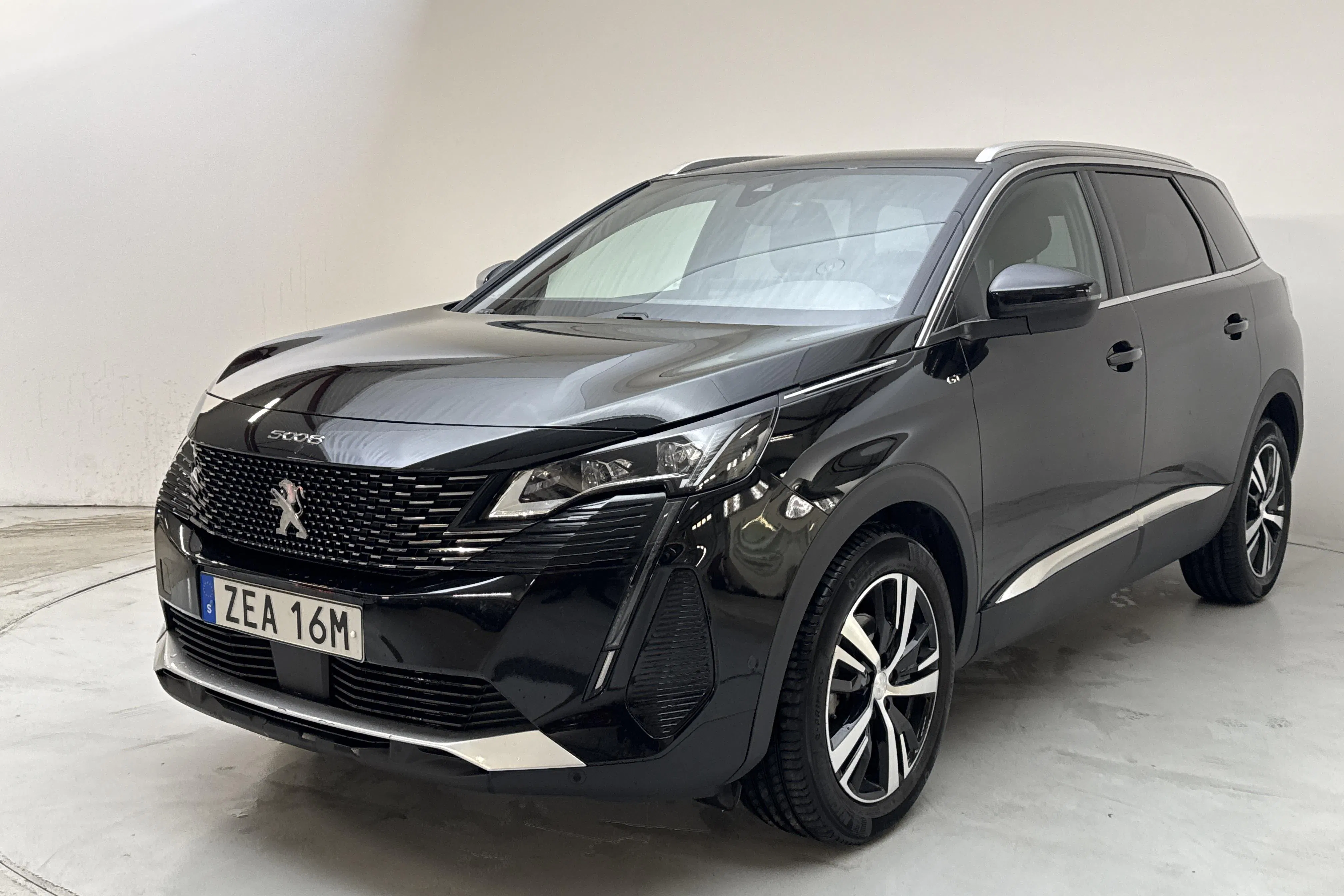 Presentationsfoto 1 av 14: Peugeot 5008 1.2 PureTech (130hk) - 2 422 mil - Automat - svart - 2024