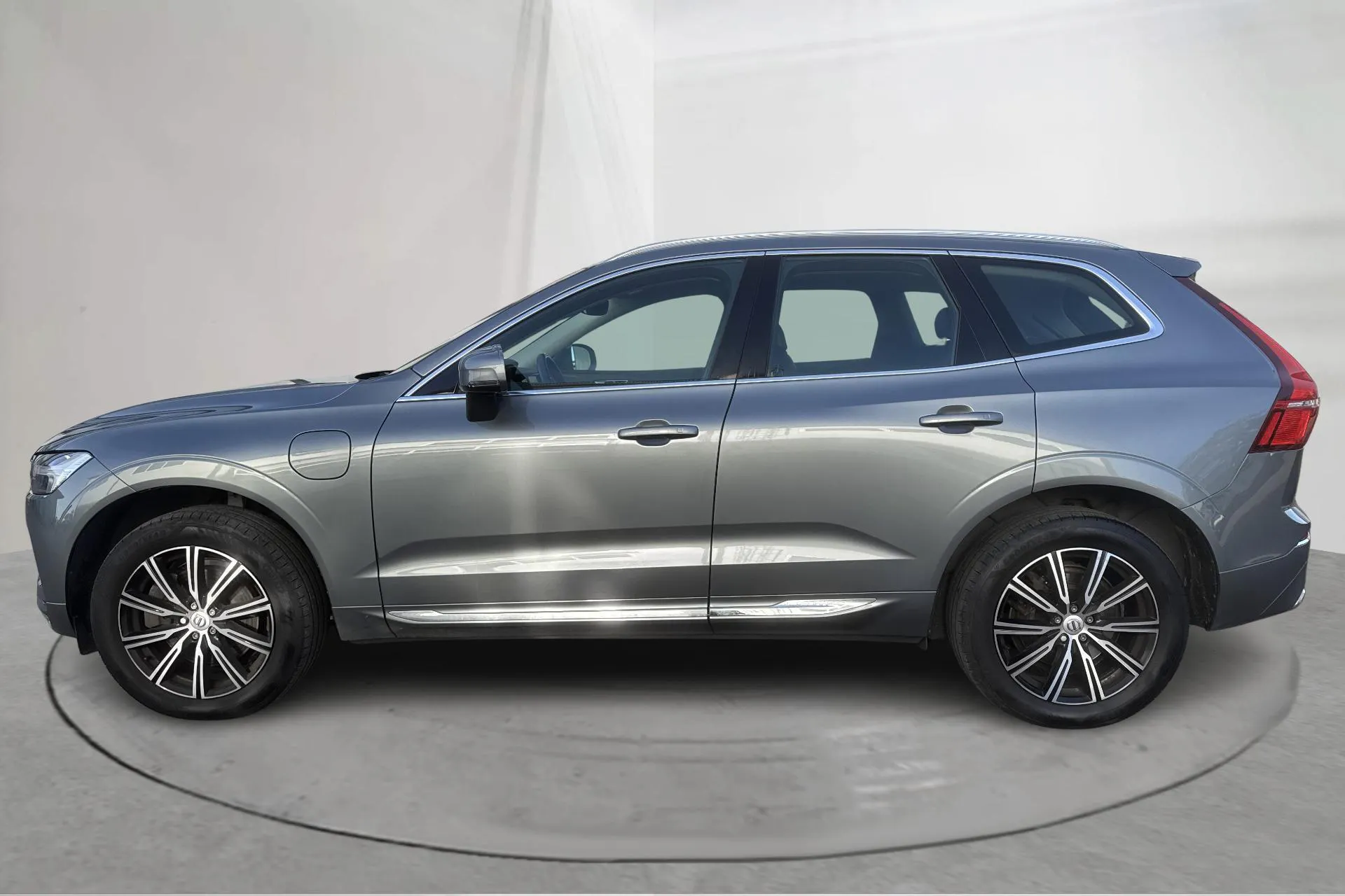 Presentationsfoto 2 av 21: Volvo XC60 T6 AWD Recharge (340hk) - 12 246 mil - Automat - grå - 2021