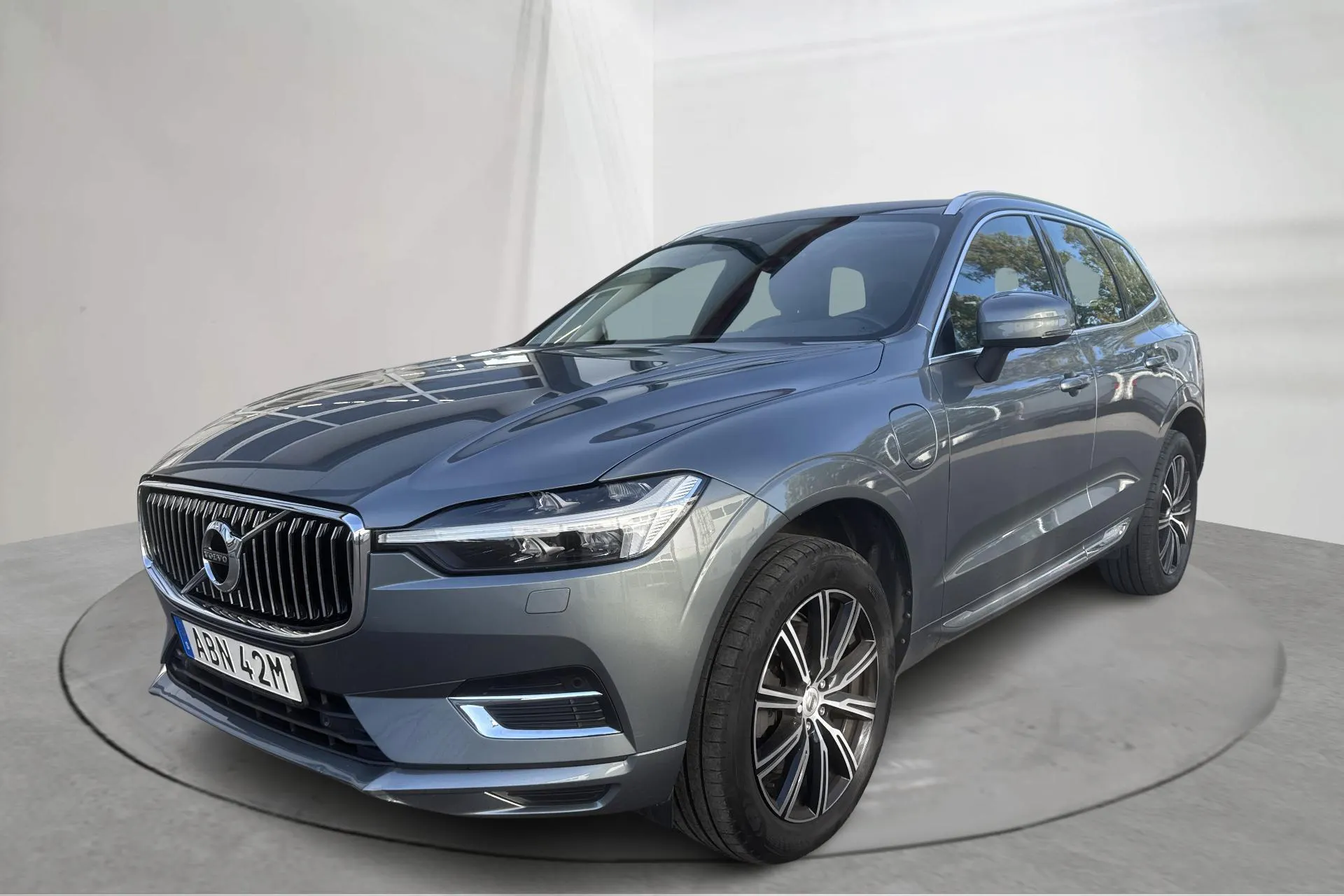 Presentationsfoto 1 av 21: Volvo XC60 T6 AWD Recharge (340hk) - 12 246 mil - Automat - grå - 2021