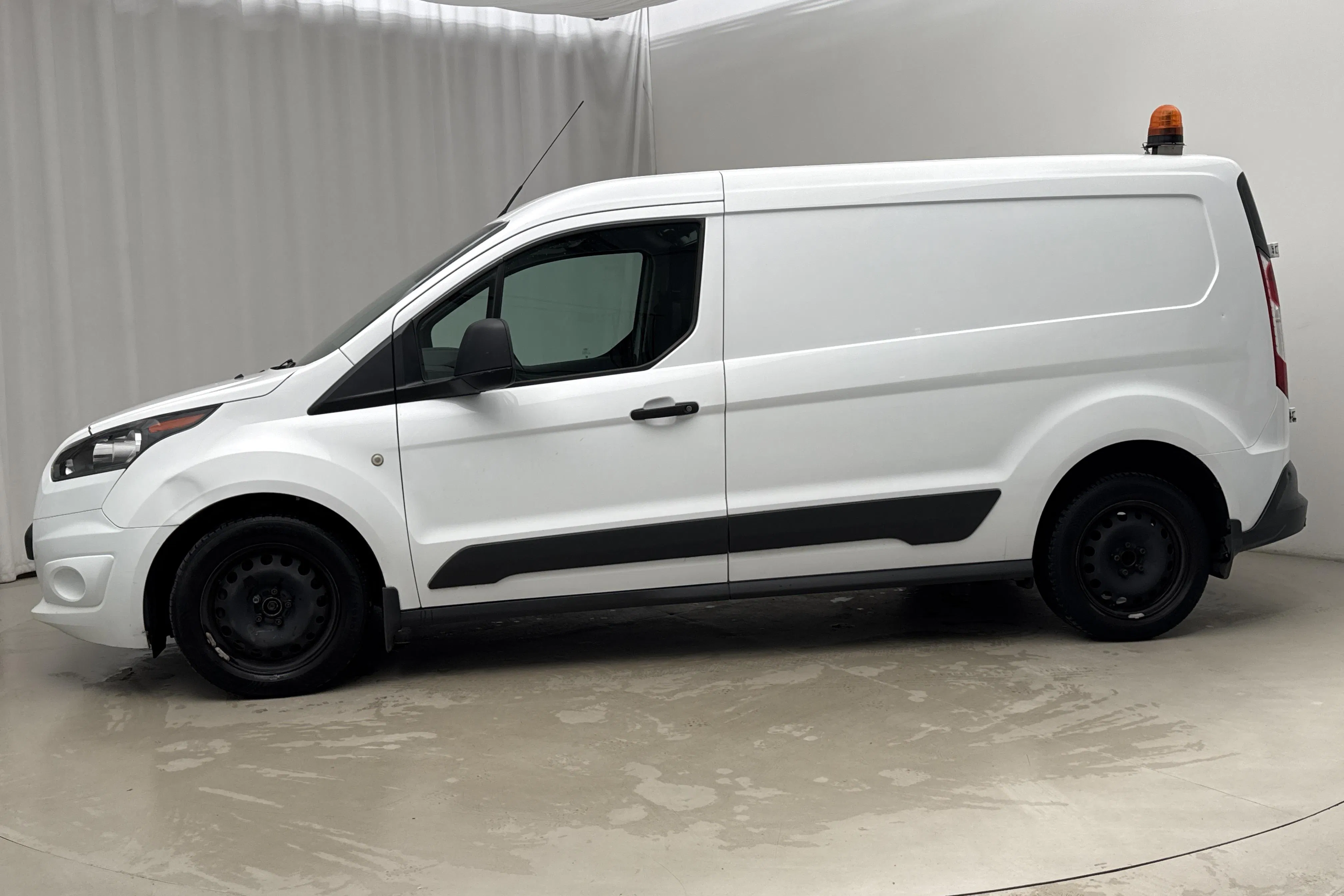 Presentationsfoto 2 av 15: Ford Transit Connect 1.5 TDCi (100hk) - 8 511 mil - Manuell - vit - 2017