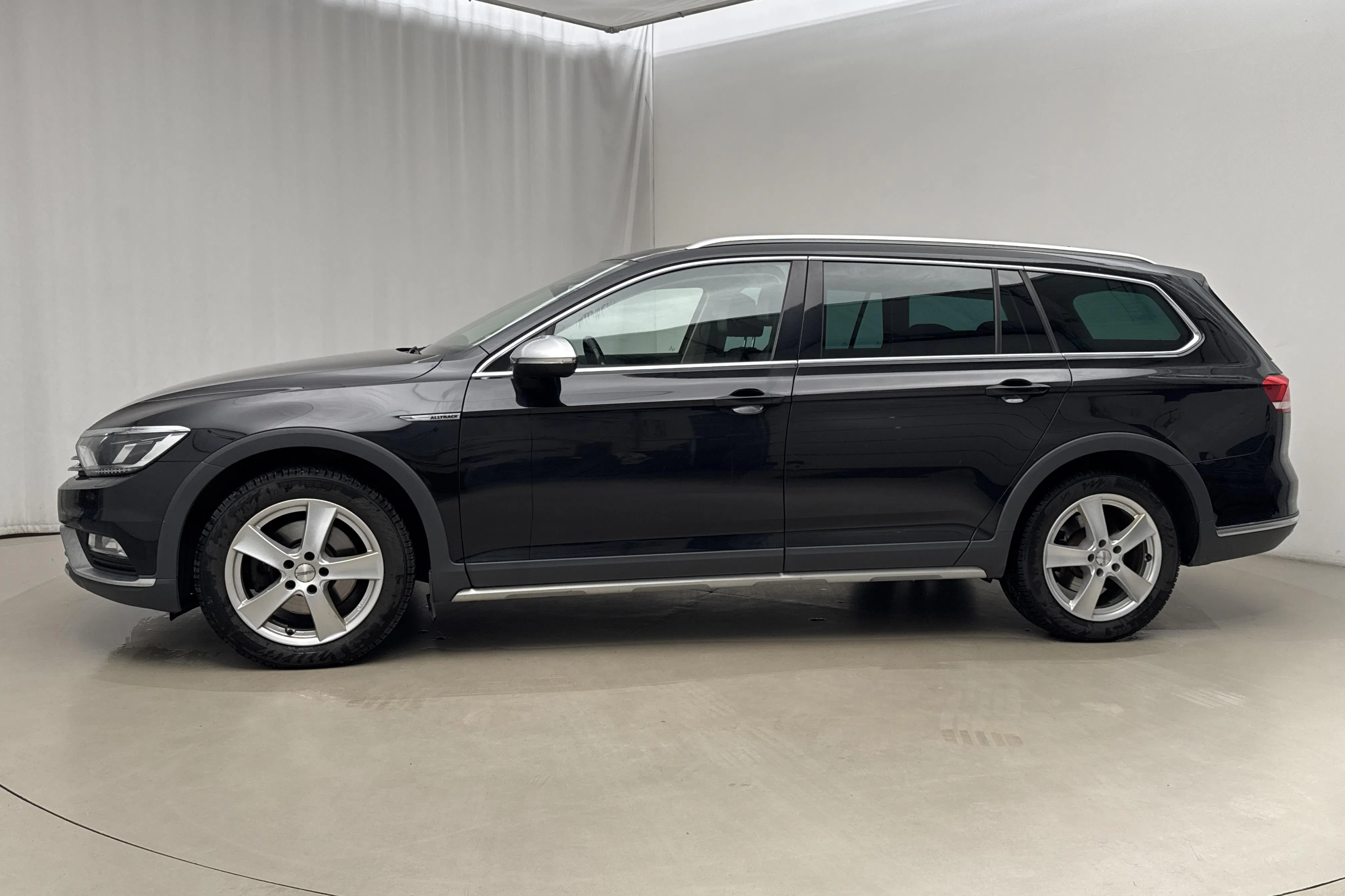 Presentationsfoto 2 av 18: VW Passat Alltrack 2.0 TDI 4MOTION (190hk) - 22 643 mil - Automat - svart - 2017