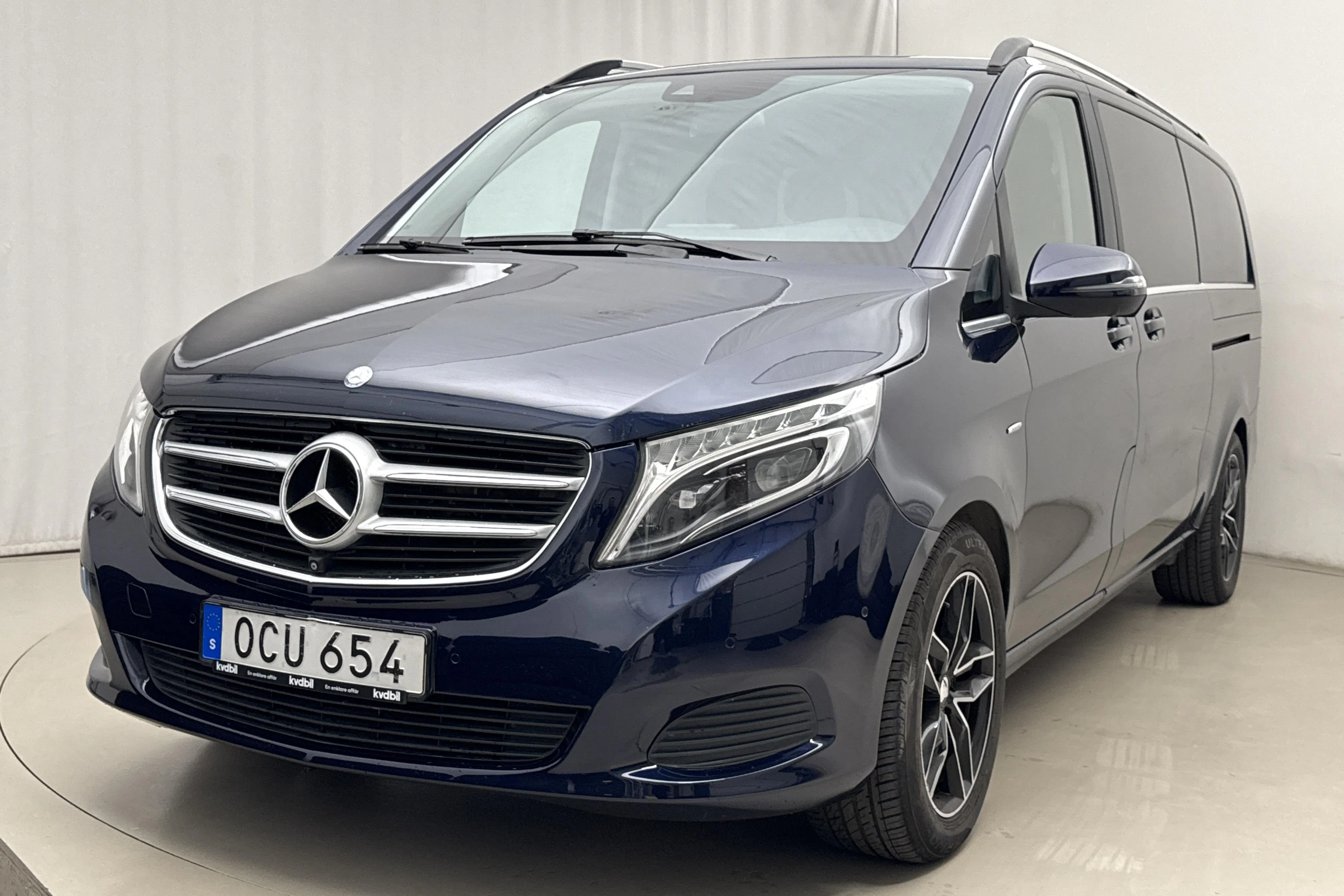Presentationsfoto 1 av 18: Mercedes V 250 d W447 (190hk) - 27 381 mil - Automat - Mörkblå - 2016