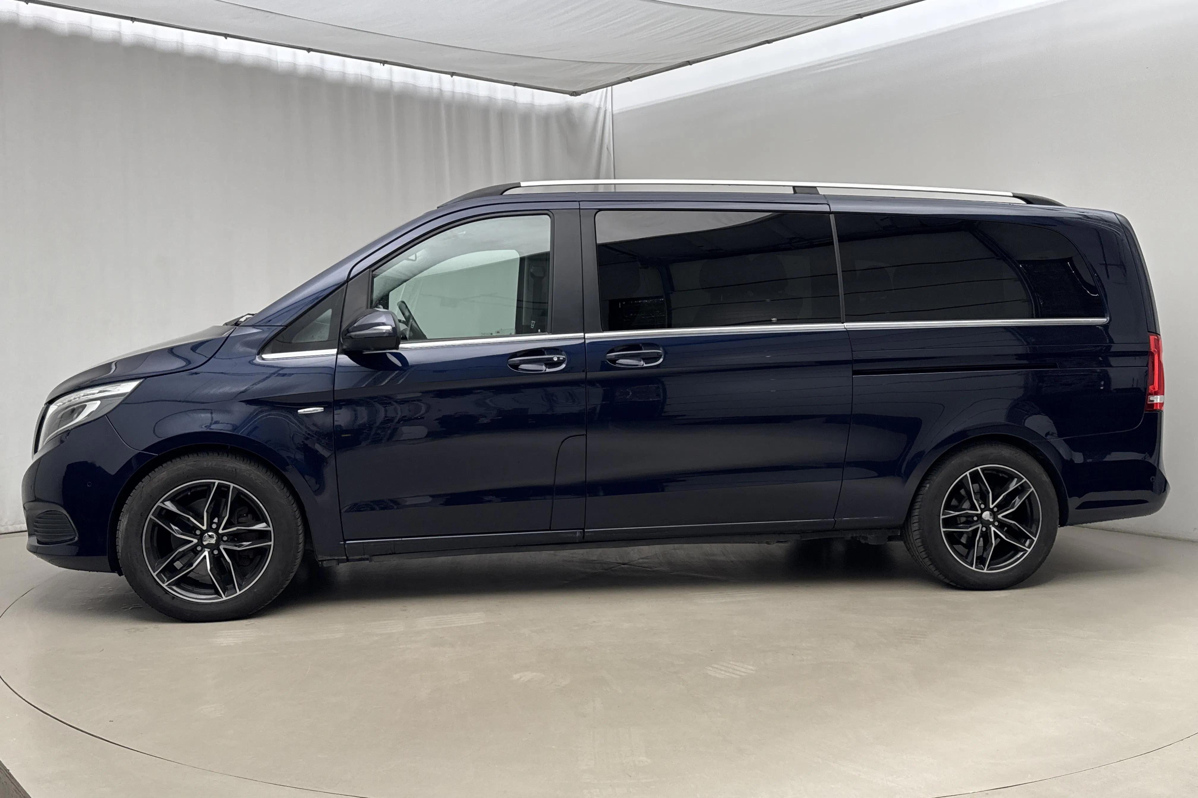 Presentationsfoto 2 av 18: Mercedes V 250 d W447 (190hk) - 27 381 mil - Automat - Mörkblå - 2016