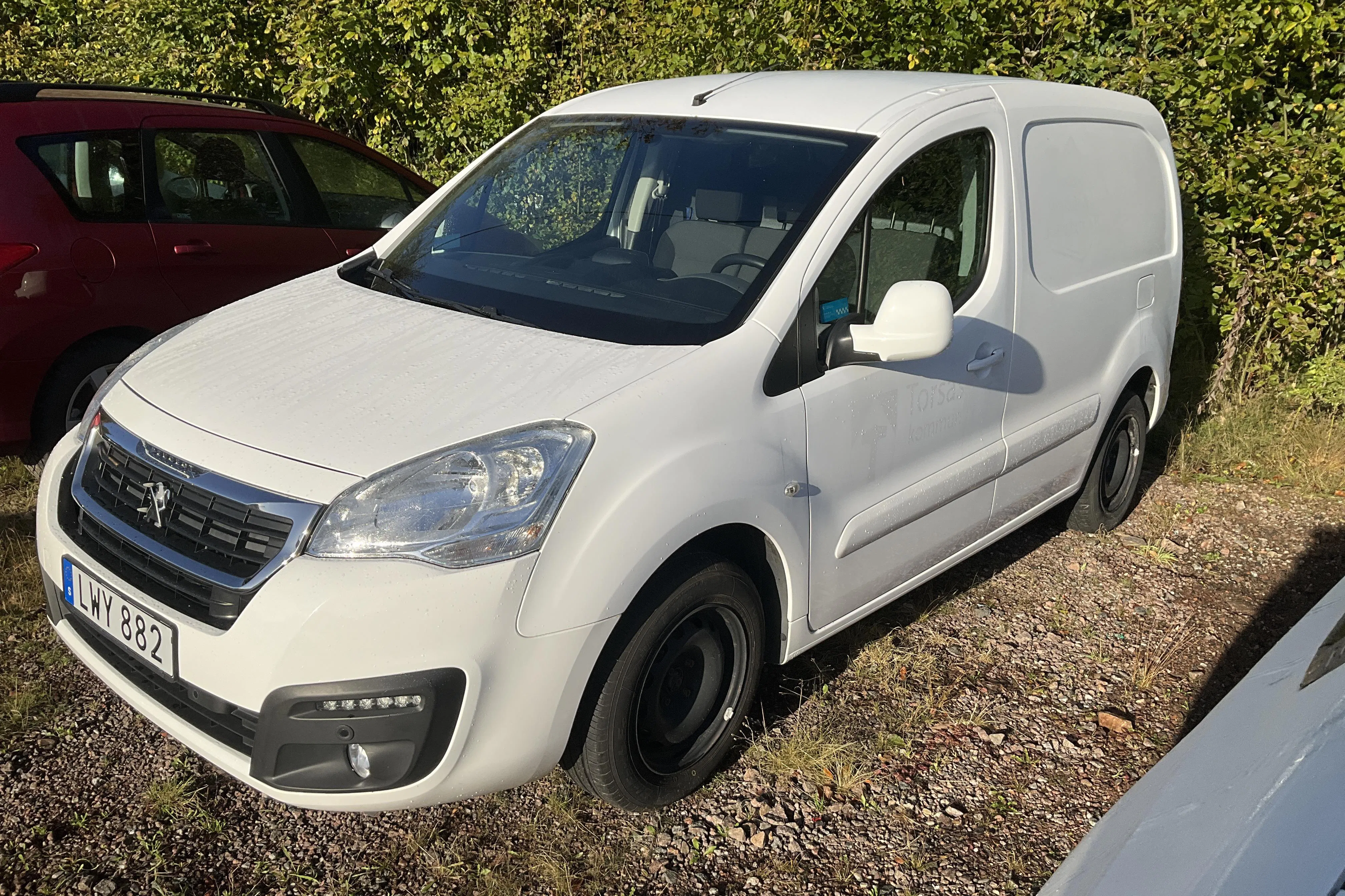 Presentationsfoto 2 av 11: Peugeot Partner 1.6 BlueHDI Skåp (100hk) - 5 975 mil - Automat - vit - 2018