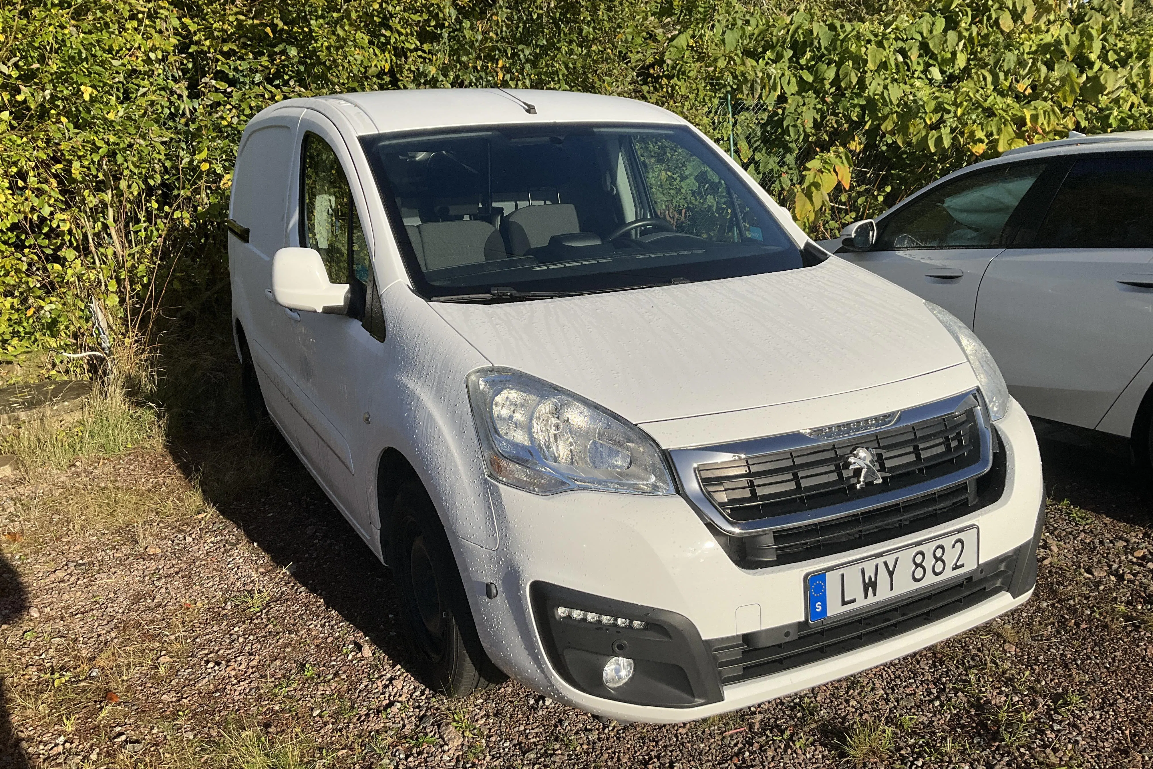 Presentationsfoto 1 av 11: Peugeot Partner 1.6 BlueHDI Skåp (100hk) - 5 975 mil - Automat - vit - 2018
