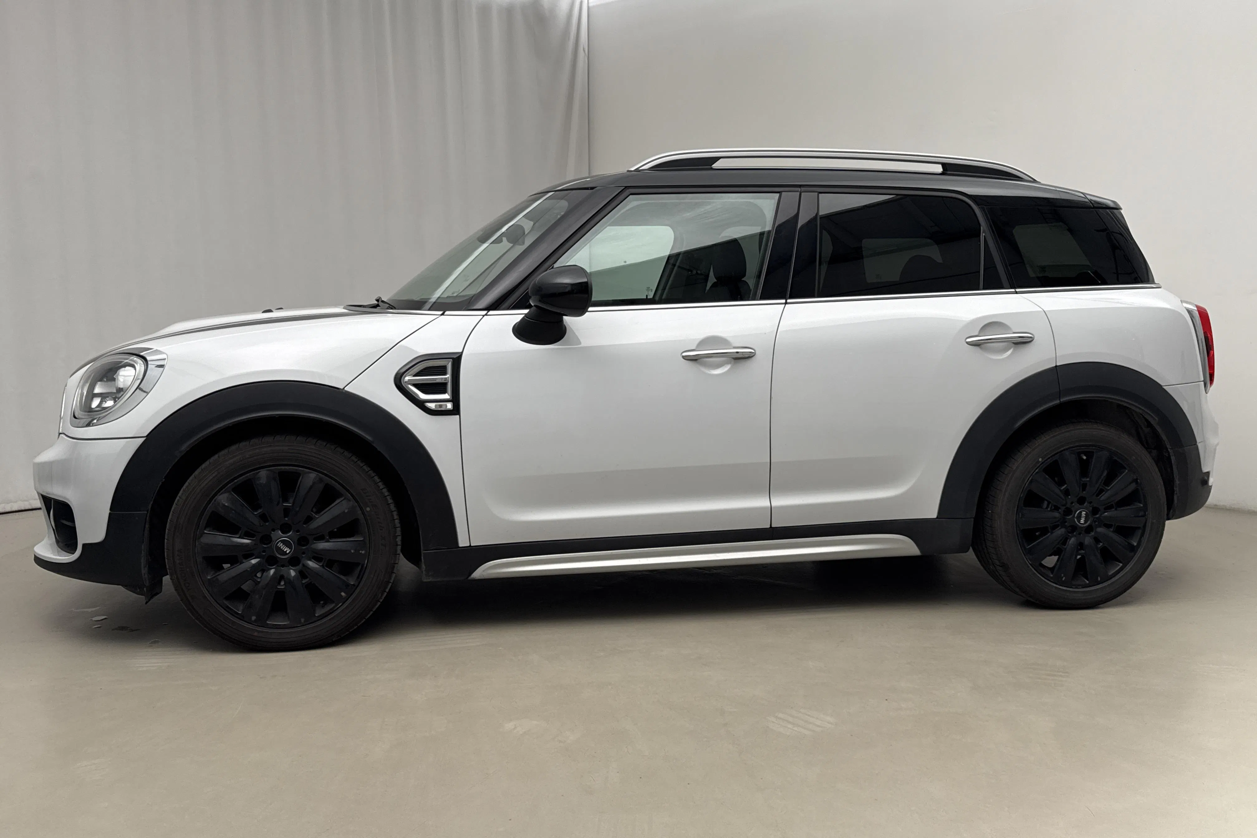 Presentationsfoto 2 av 15: MINI Cooper ALL4 Countryman, F60 (136hk) - 18 148 mil - Manuell - vit - 2017