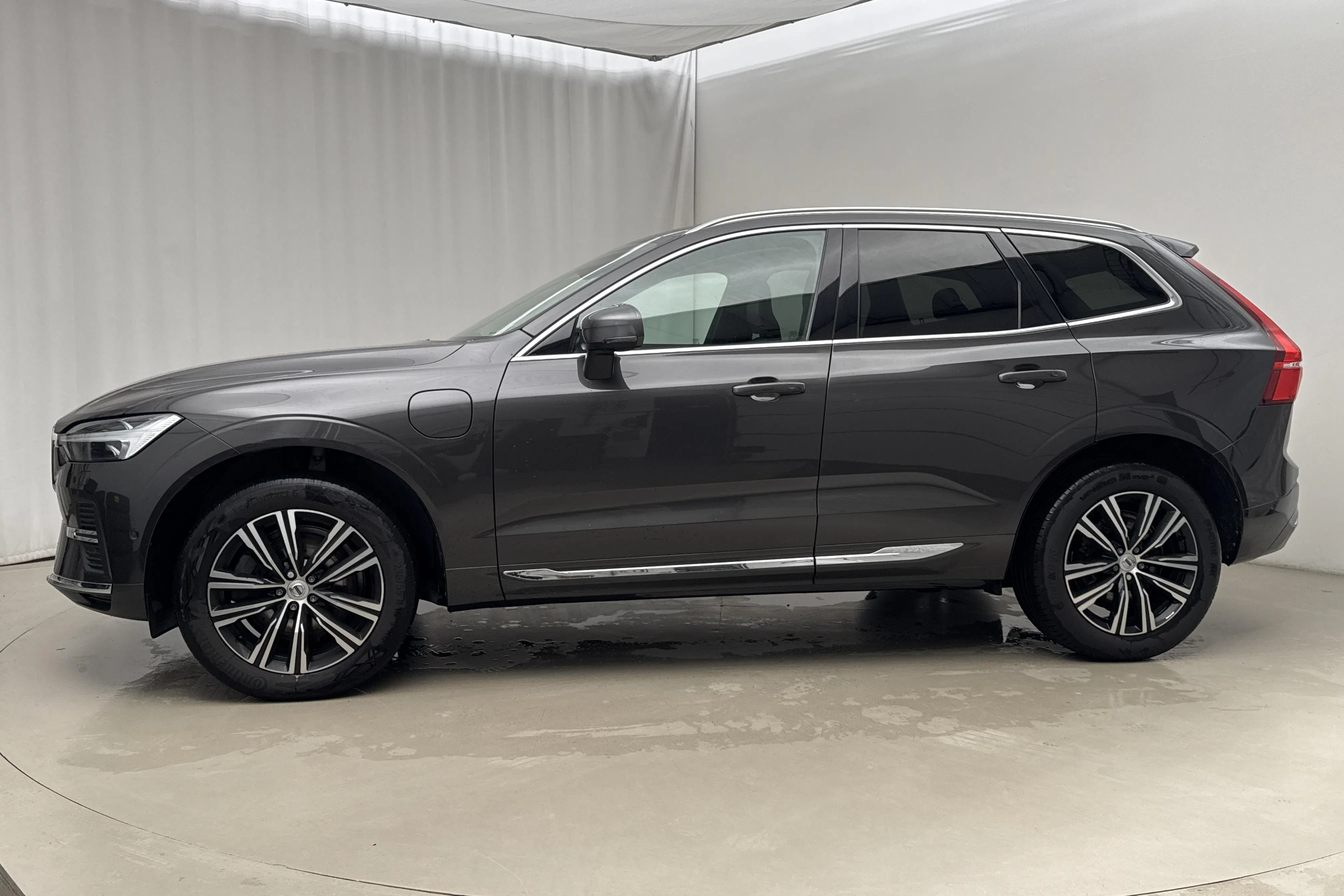 Presentationsfoto 2 av 27: Volvo XC60 T6 AWD Recharge (350hk) - 12 715 mil - Automat - grå - 2022