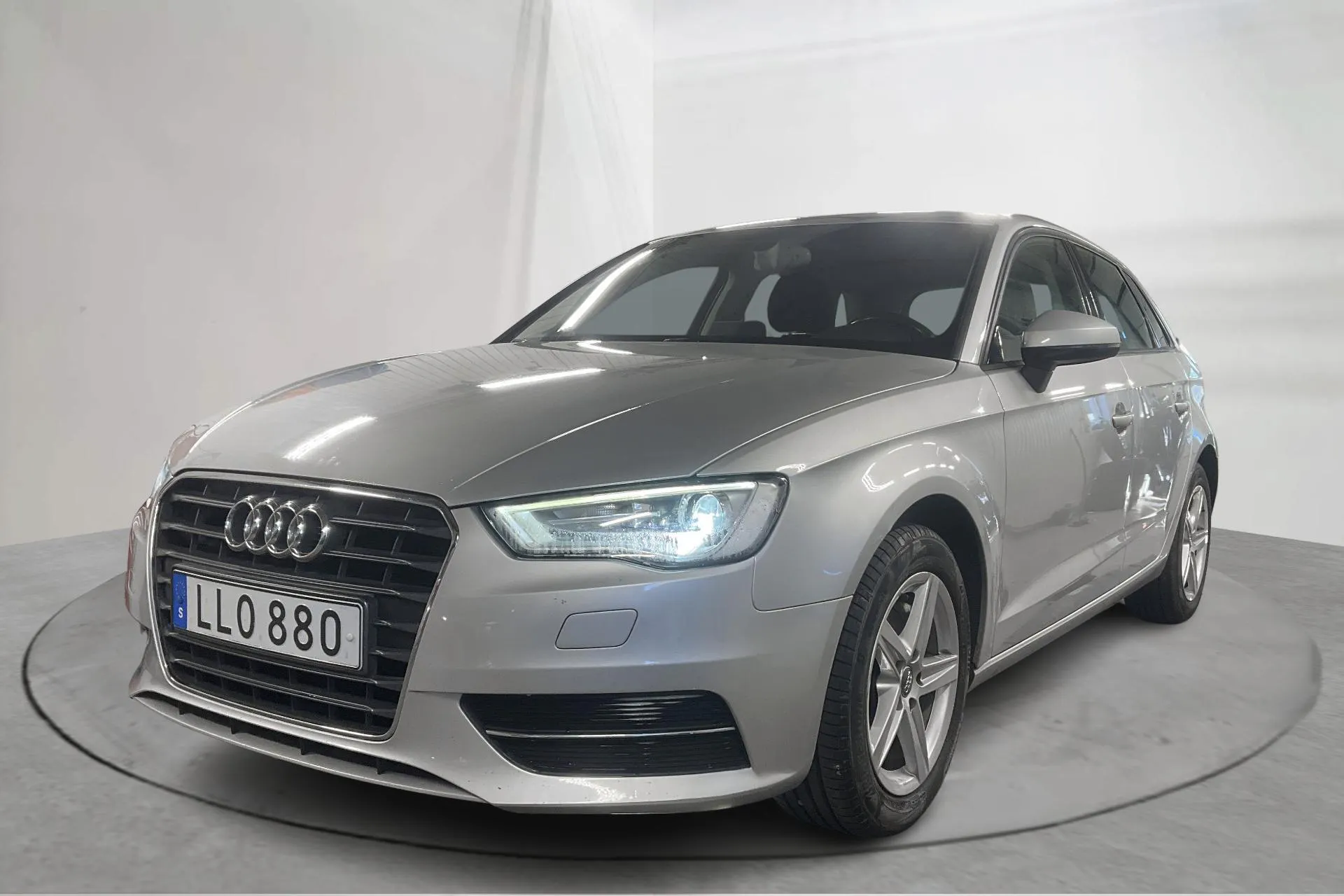 Presentation photo 1 of 12: Audi A3 1.2 TFSI Sportback (105hk) - 169 880 km - Manual - silver - 2014