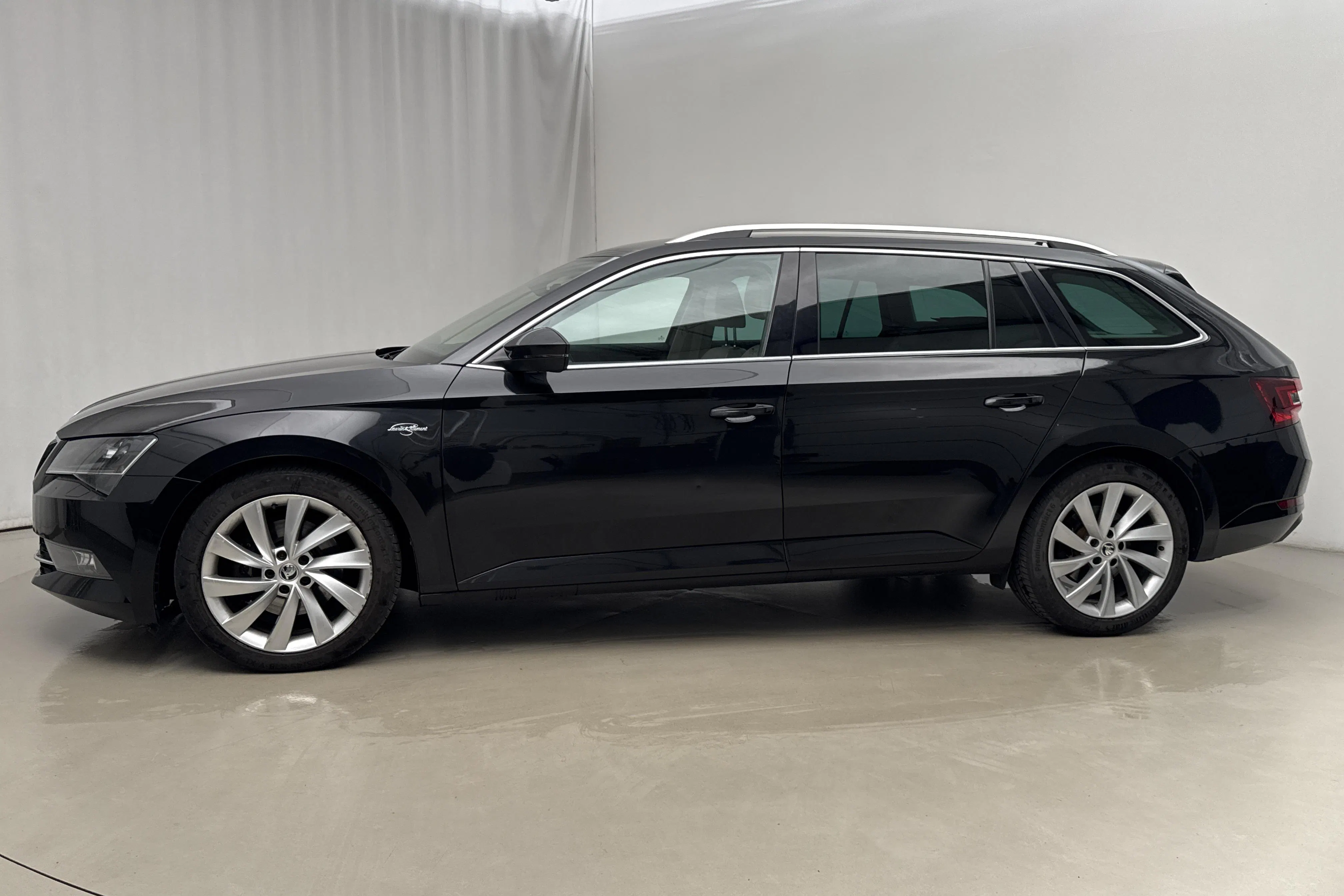 Presentationsfoto 2 av 24: Skoda Superb 2.0 TDI 4x4 Kombi (190hk) - 16 719 mil - Automat - svart - 2018