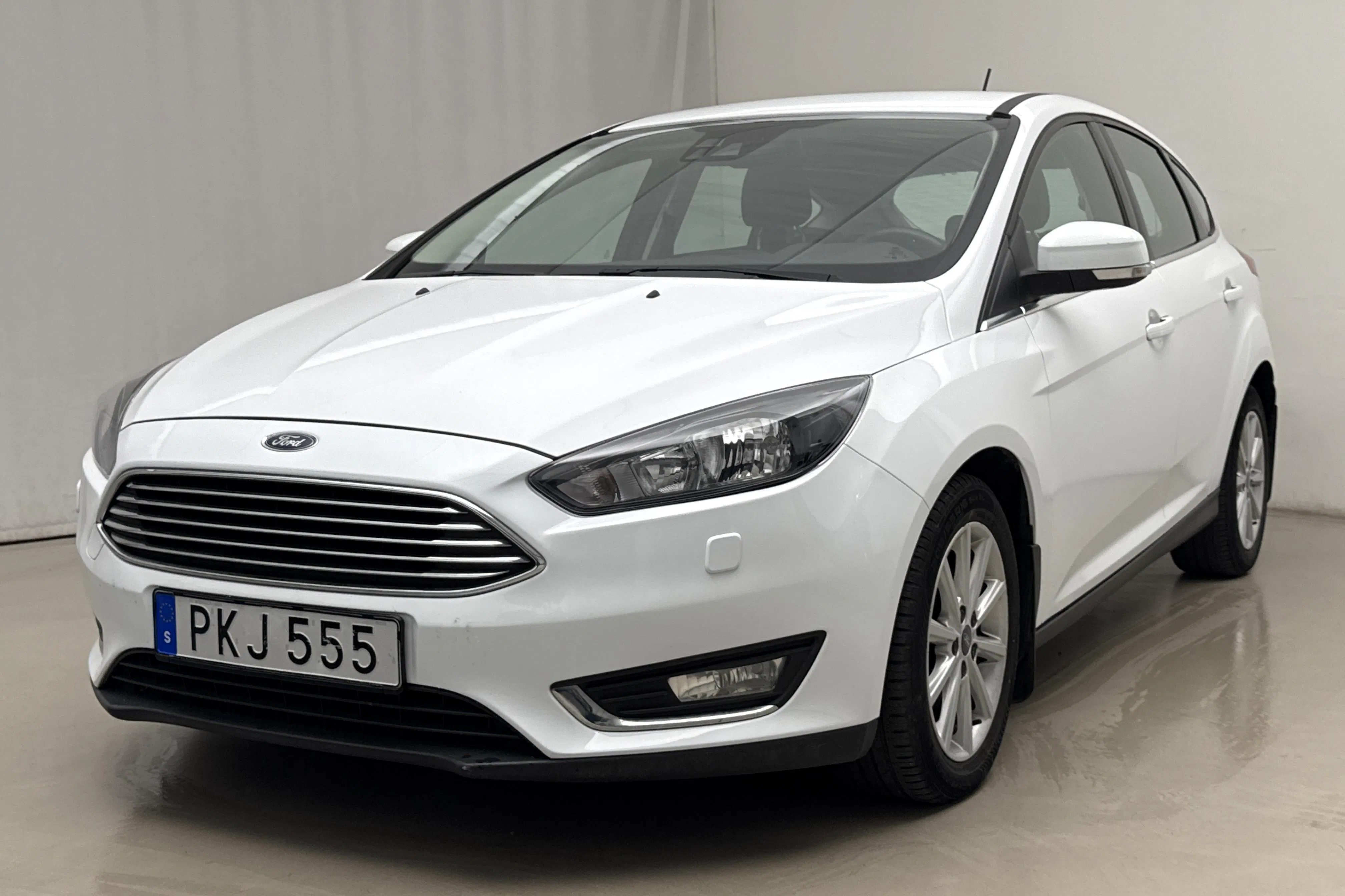 Presentationsfoto 1 av 17: Ford Focus 1.0 EcoBoost 5dr (125hk) - 7 268 mil - Automat - vit - 2018