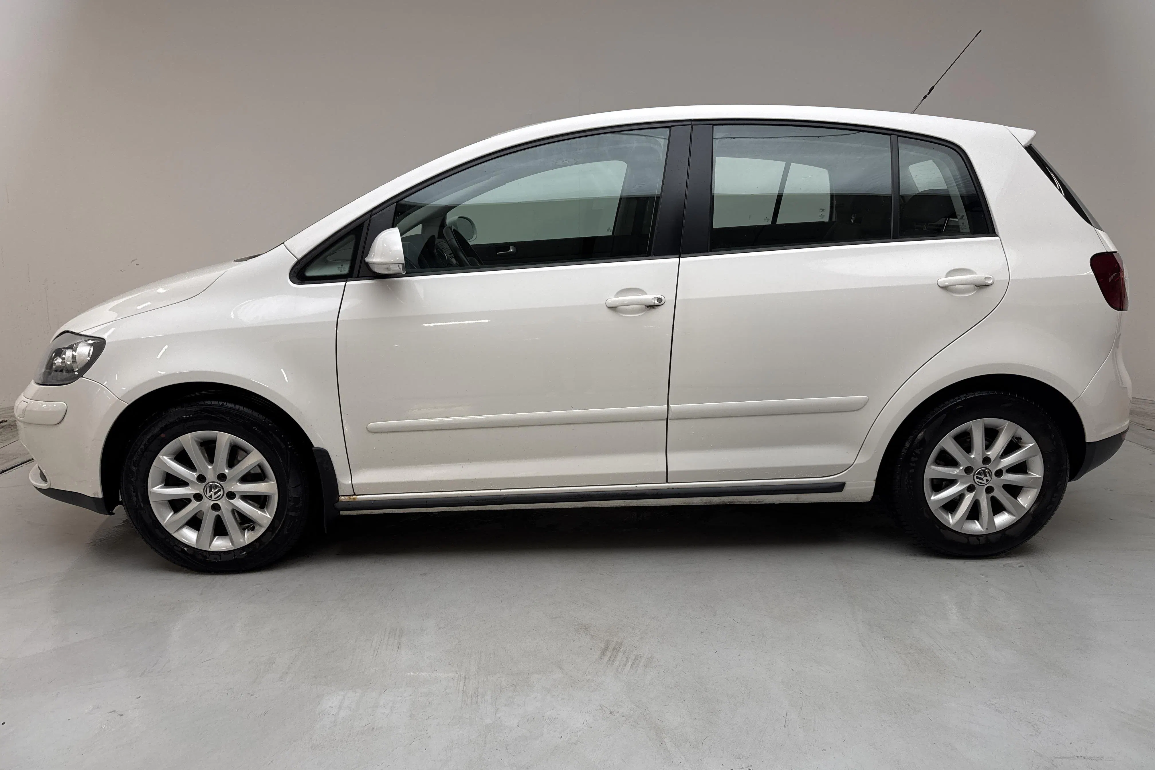 Presentationsfoto 2 av 13: VW Golf A5 Plus 1.4 TSI (140hk) - 14 053 mil - Manuell - vit - 2007