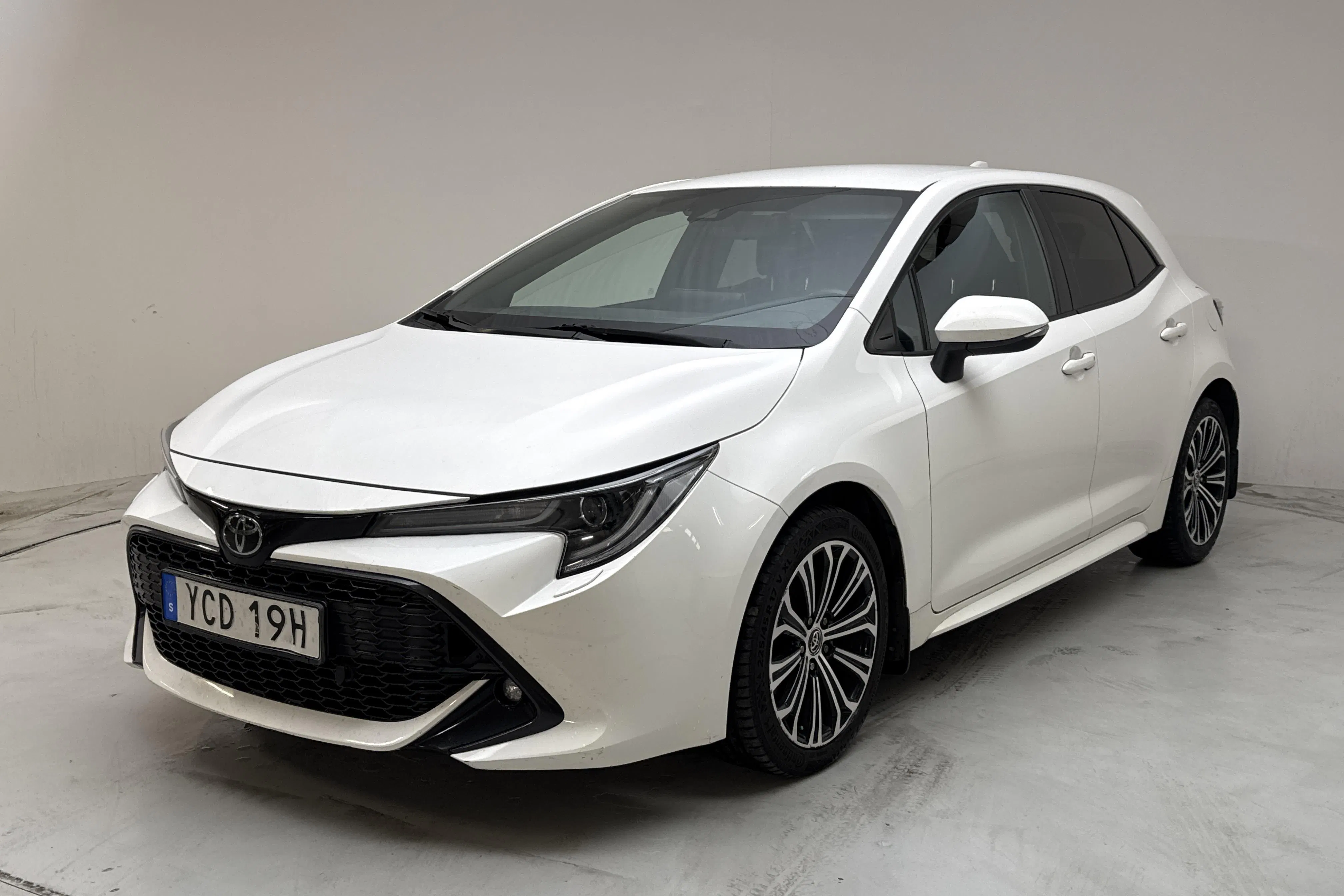 Presentationsfoto 1 av 13: Toyota Corolla 1.2 5dr (116hk) - 14 644 mil - Manuell - vit - 2019