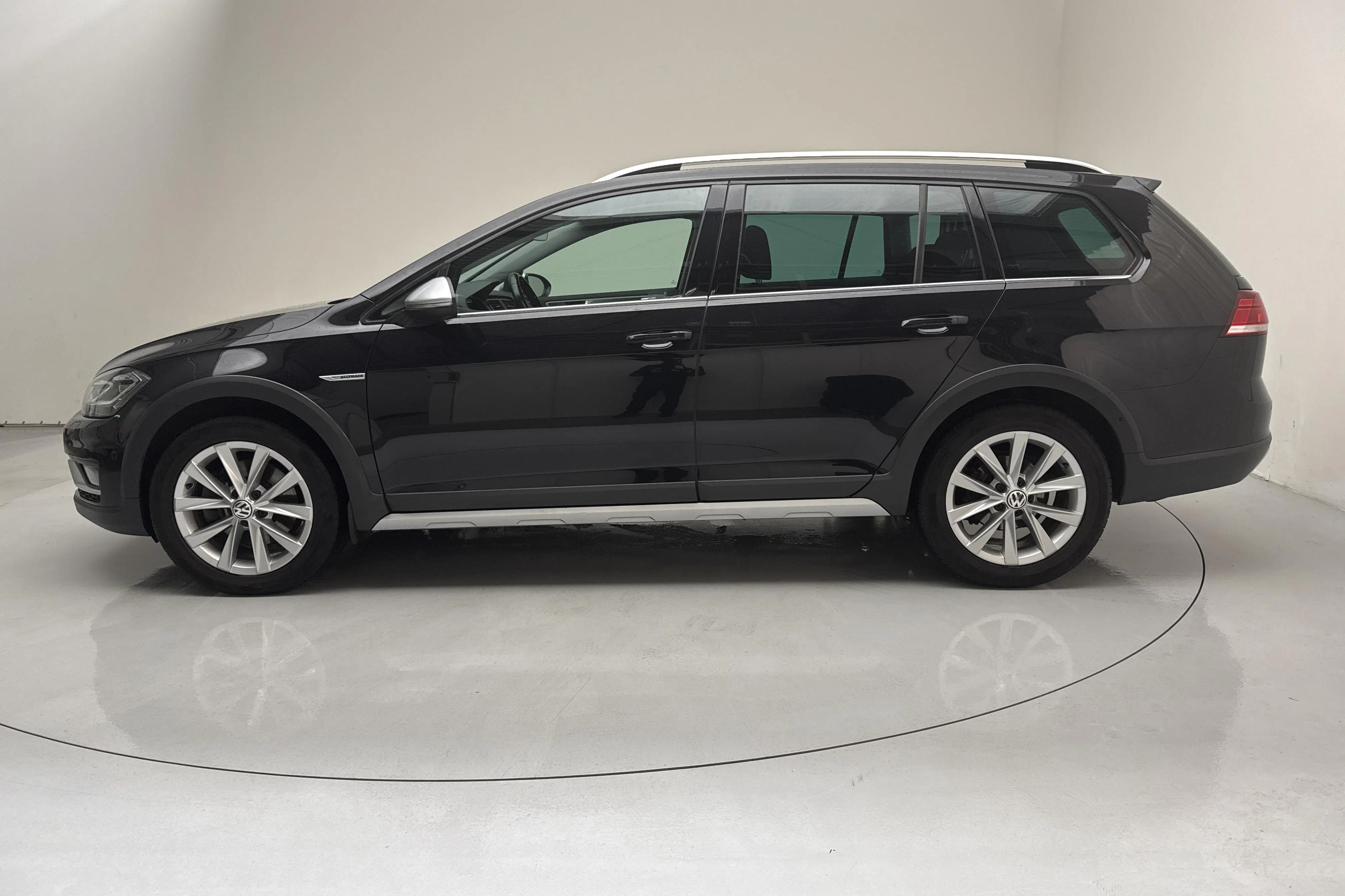 Presentation photo 2 of 14: VW Golf Alltrack 2.0 TDI 4MOTION (184hk) - 130 760 km - Automatic - black - 2020