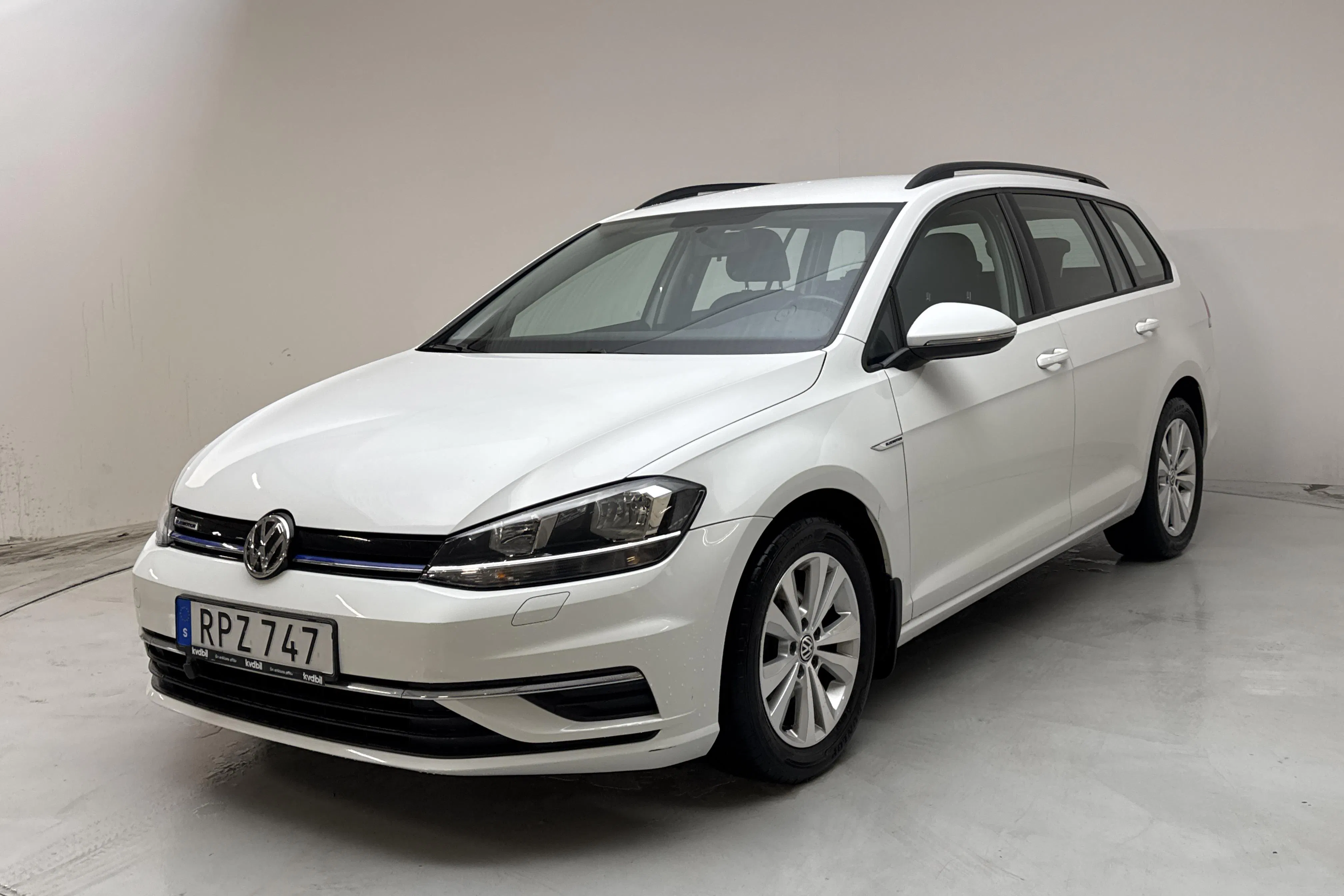 Presentationsfoto 1 av 12: VW Golf VII 1.4 TGI BlueMotion Sportscombi (110hk) - 4 518 mil - Manuell - vit - 2018