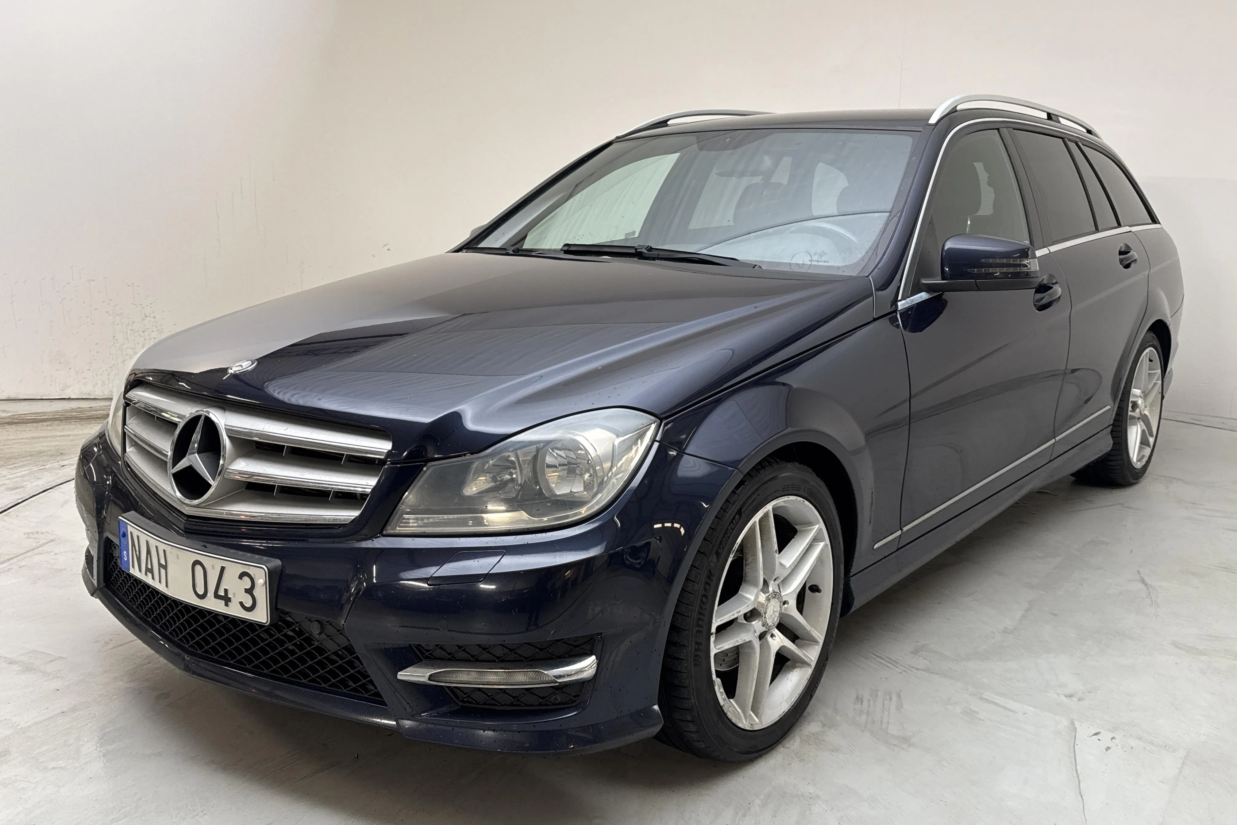 Presentationsfoto 1 av 14: Mercedes C 200 CDI Kombi S204 (136hk) - 13 091 mil - Automat - Mörkblå - 2013