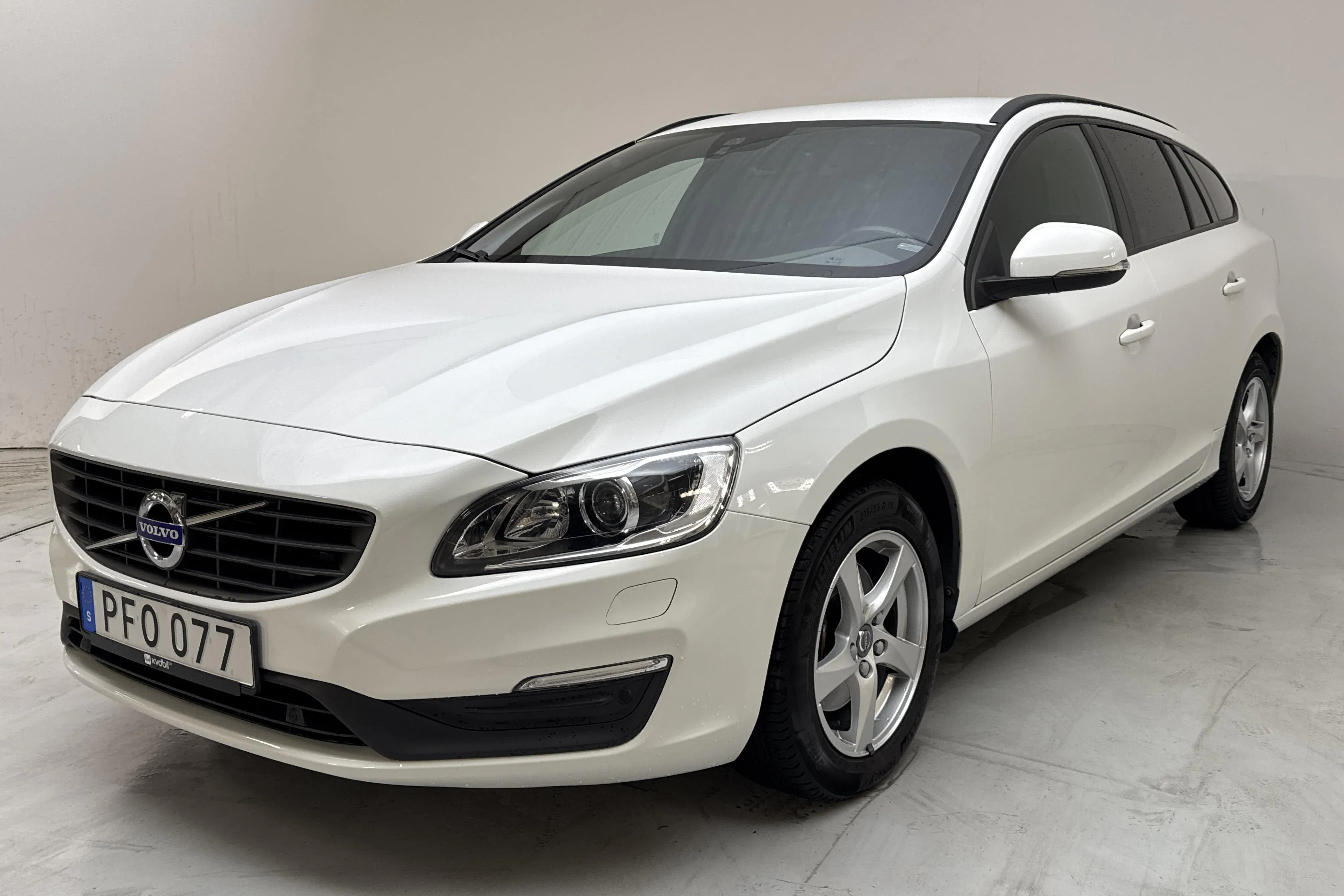 Presentationsfoto 1 av 14: Volvo V60 T3 (152hk) - 7 626 mil - Automat - vit - 2018