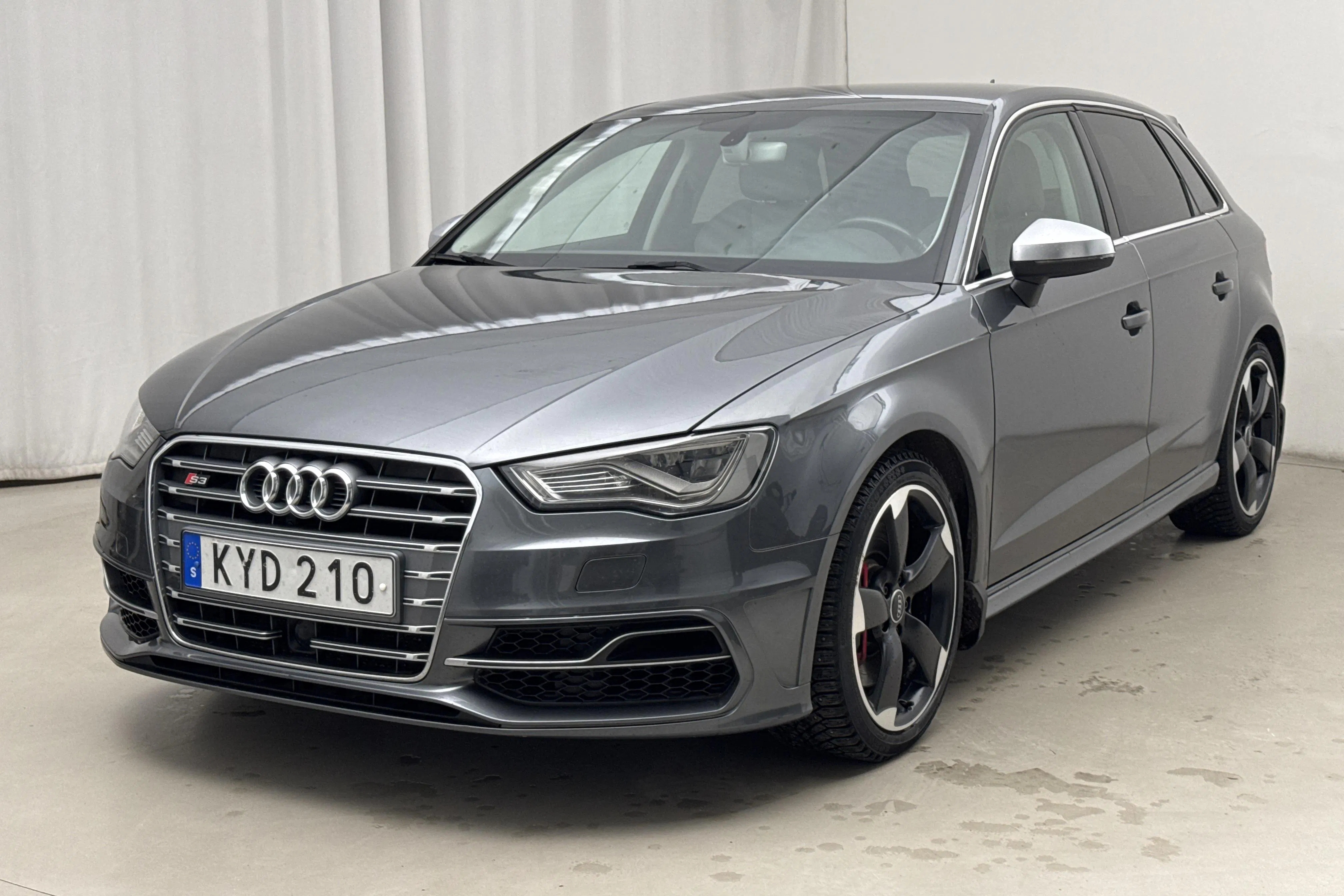 Presentationsfoto 1 av 17: Audi S3 2.0 TFSI Sportback quattro (300hk) - 11 930 mil - Automat - grå - 2016