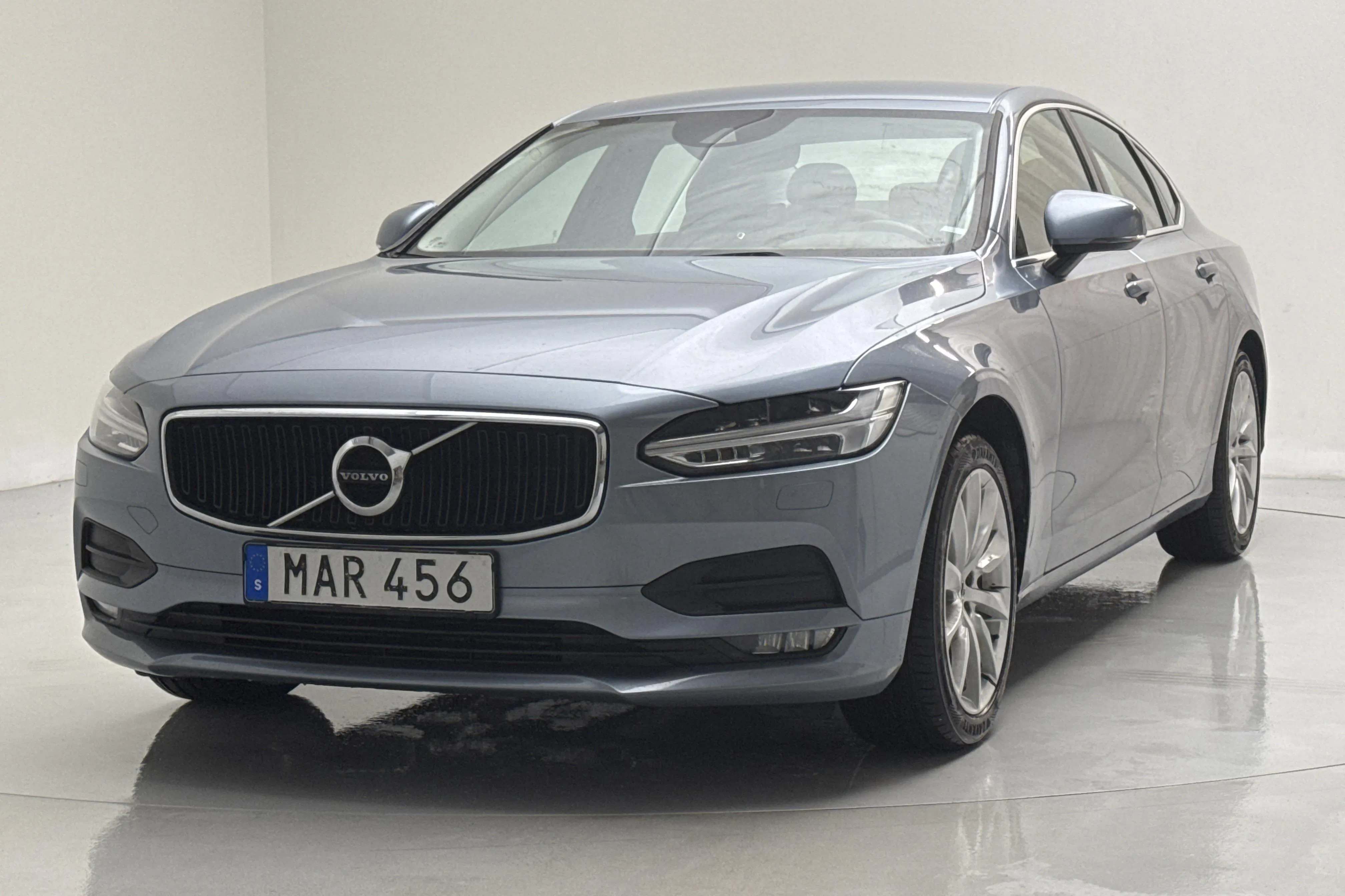 Presentationsfoto 1 av 14: Volvo S90 D3 (150hk) - 24 939 mil - Manuell - Ljusblå - 2018