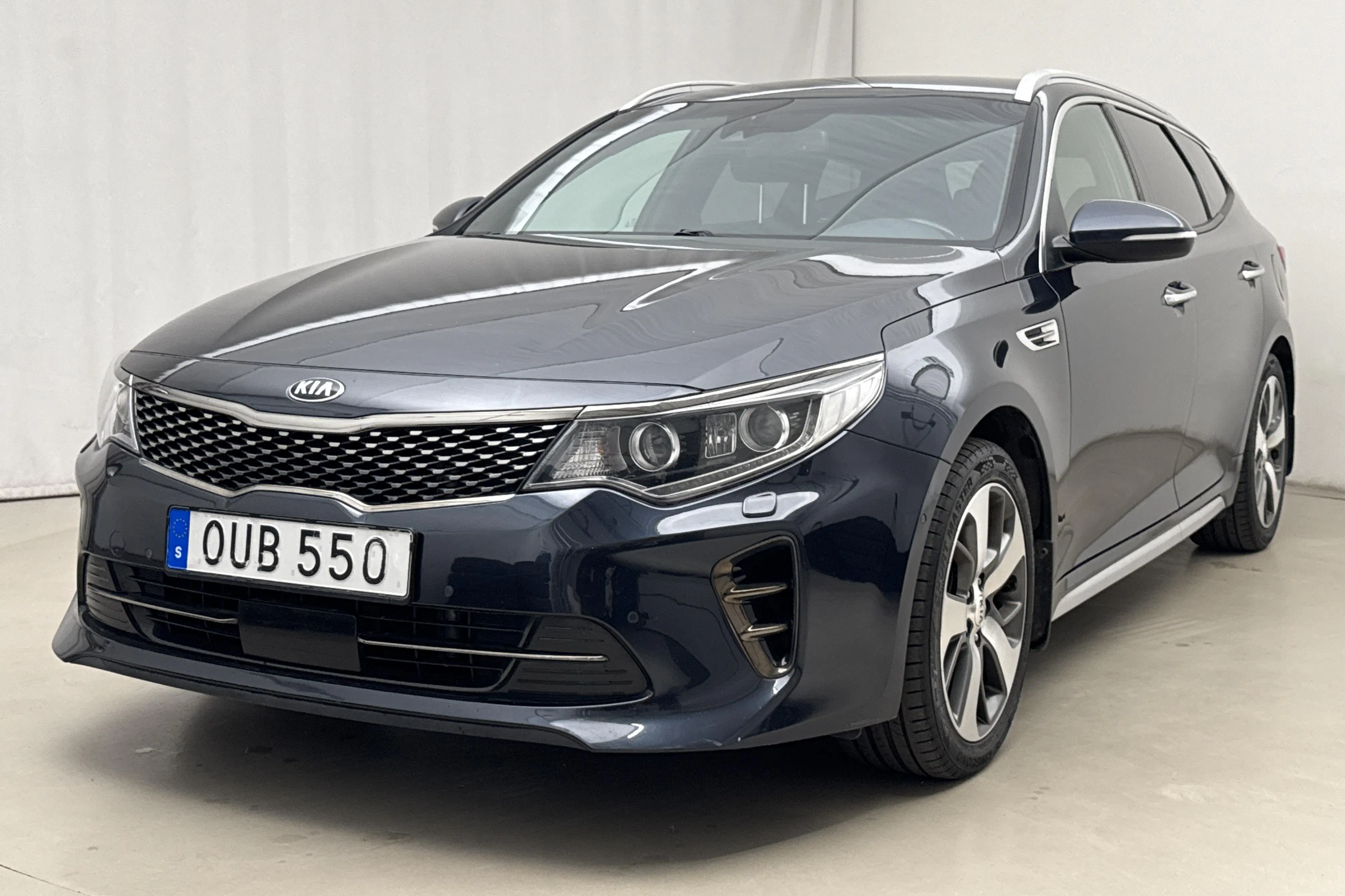 Presentationsfoto 1 av 23: KIA Optima 1.7 CRDi SW (141hk) - 15 607 mil - Automat - blå - 2018