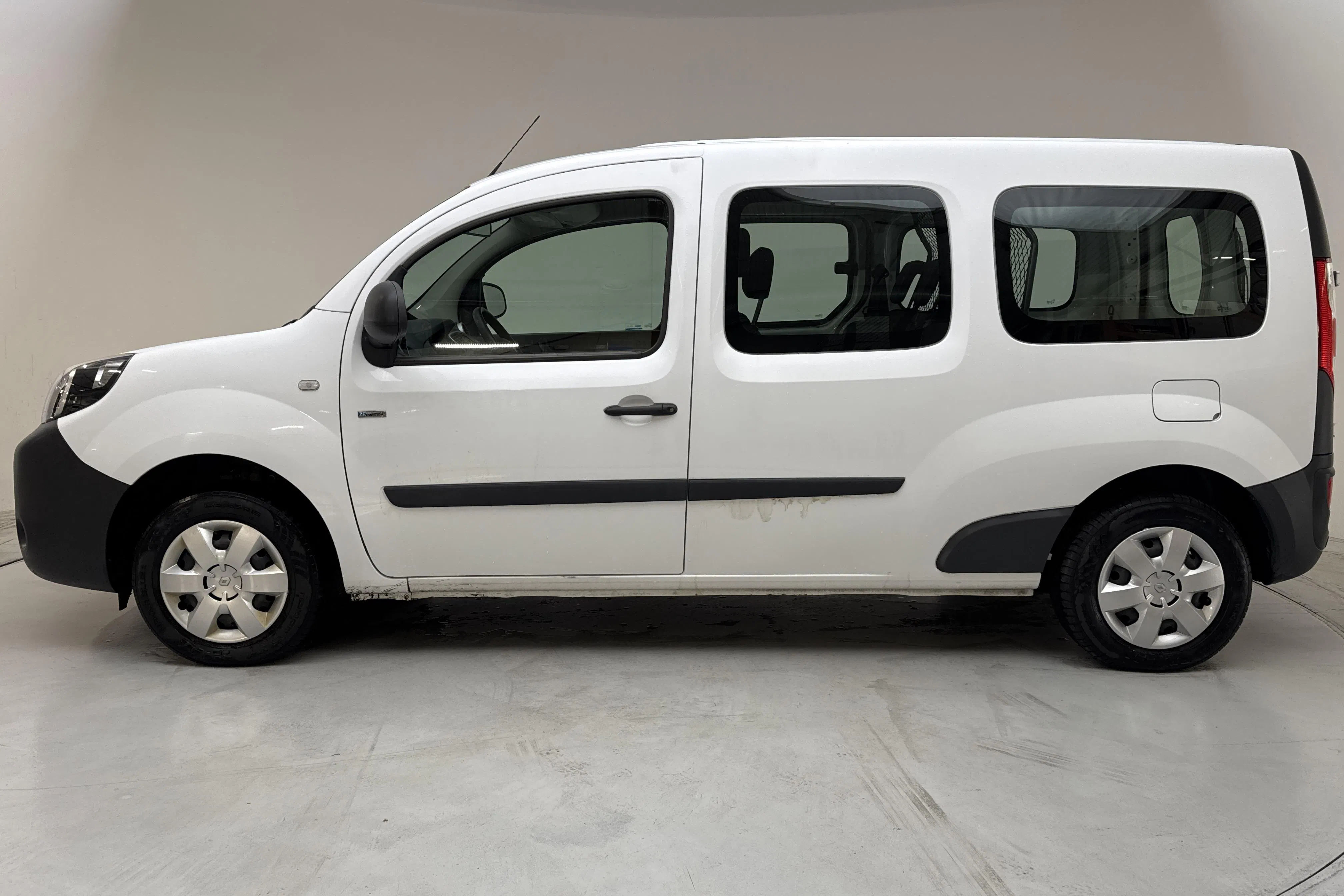 Presentationsfoto 2 av 13: Renault Kangoo Z.E Power Plus 33kWh Maxi Skåp (60hk) - 6 711 mil - Automat - vit - 2021