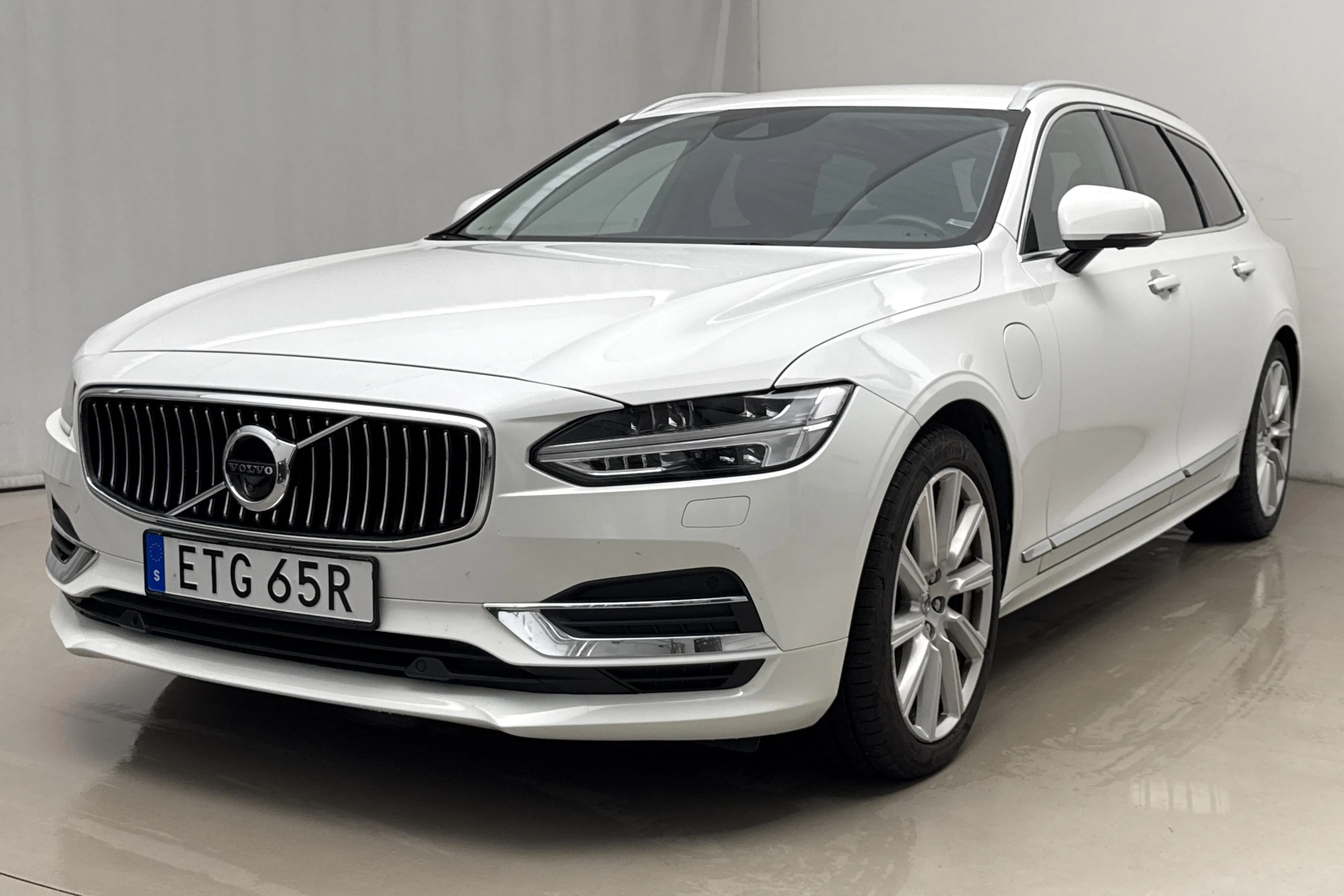 Presentation photo 1 of 26: Volvo V90 T8 AWD Twin Engine (390hk) - 110 200 km - Automatic - white - 2020