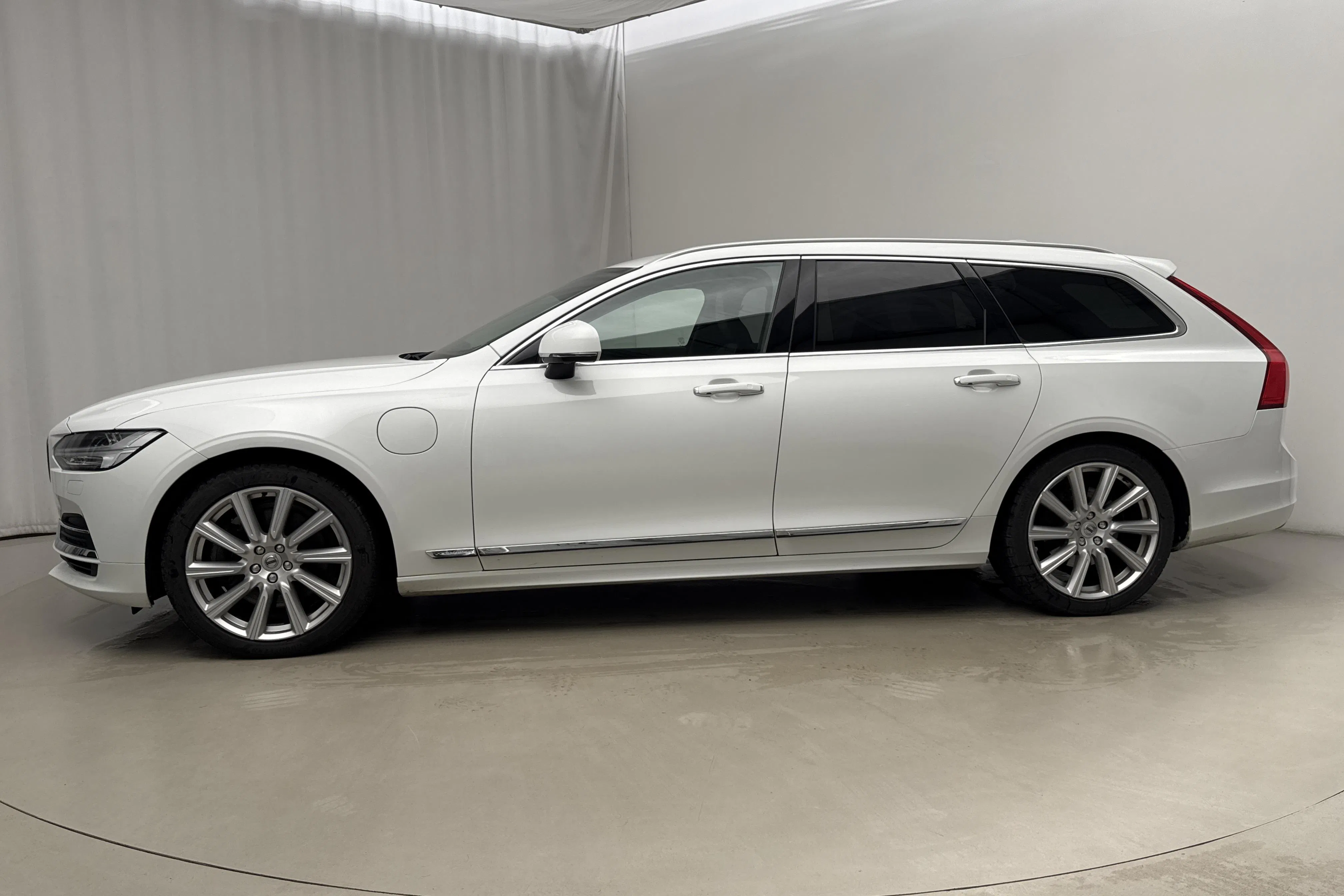 Presentation photo 2 of 26: Volvo V90 T8 AWD Twin Engine (390hk) - 110 200 km - Automatic - white - 2020