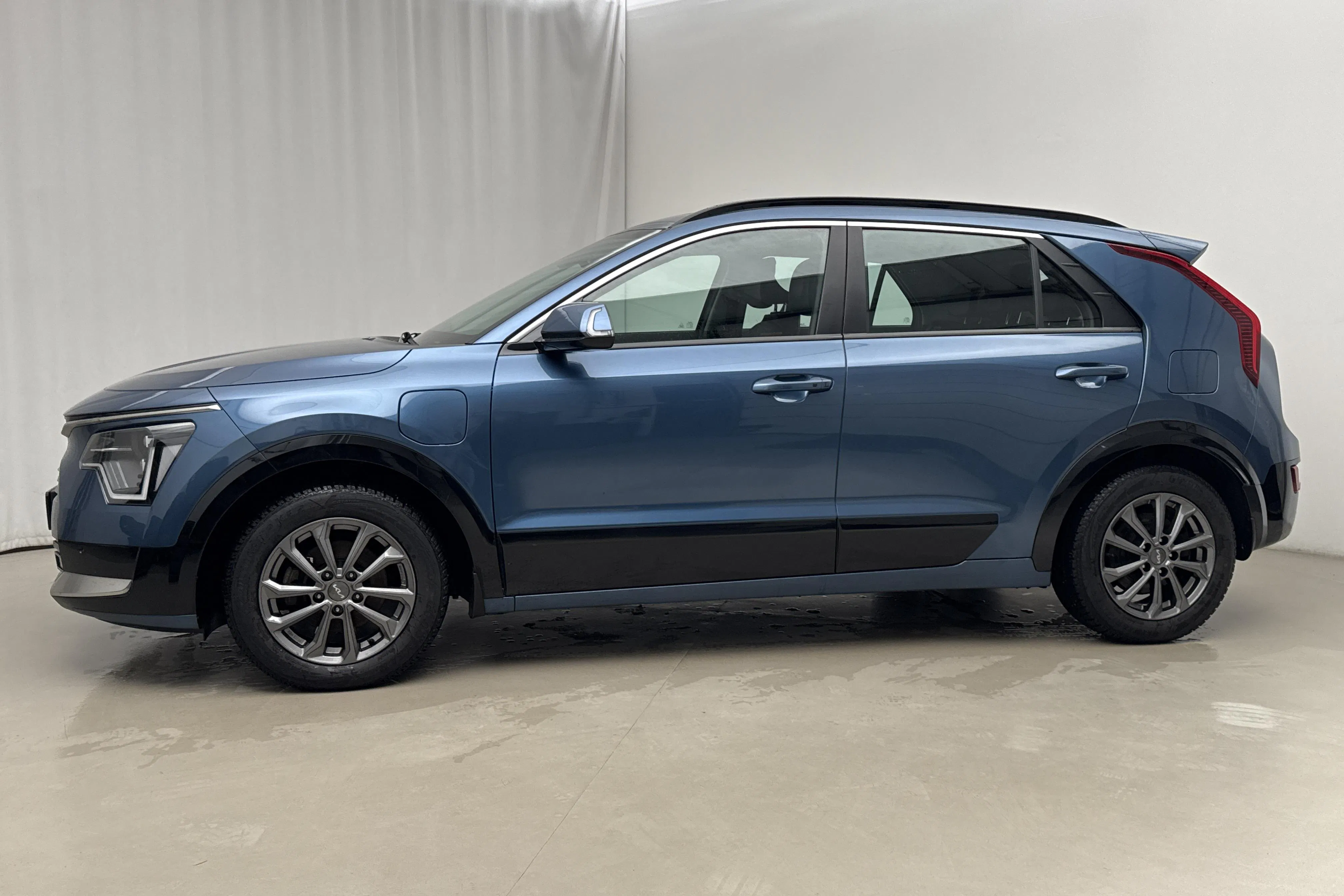 Presentationsfoto 2 av 20: KIA Niro Plug-in Hybrid (183hk) - 6 140 mil - Automat - blå - 2023