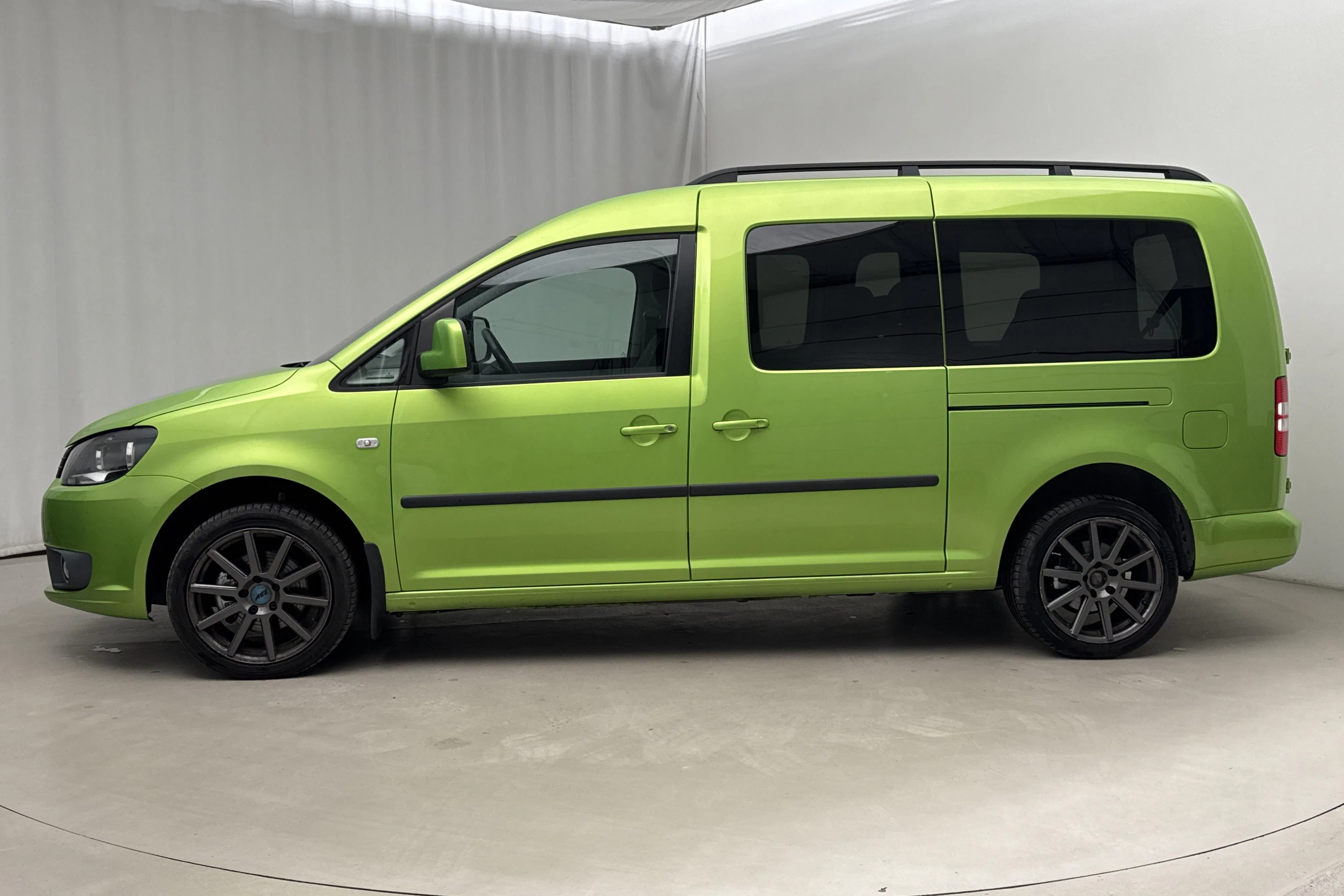 Presentation photo 2 of 17: VW Caddy Maxi Life 1.2 TSI (105hk) - 192 400 km - Manual - green - 2015