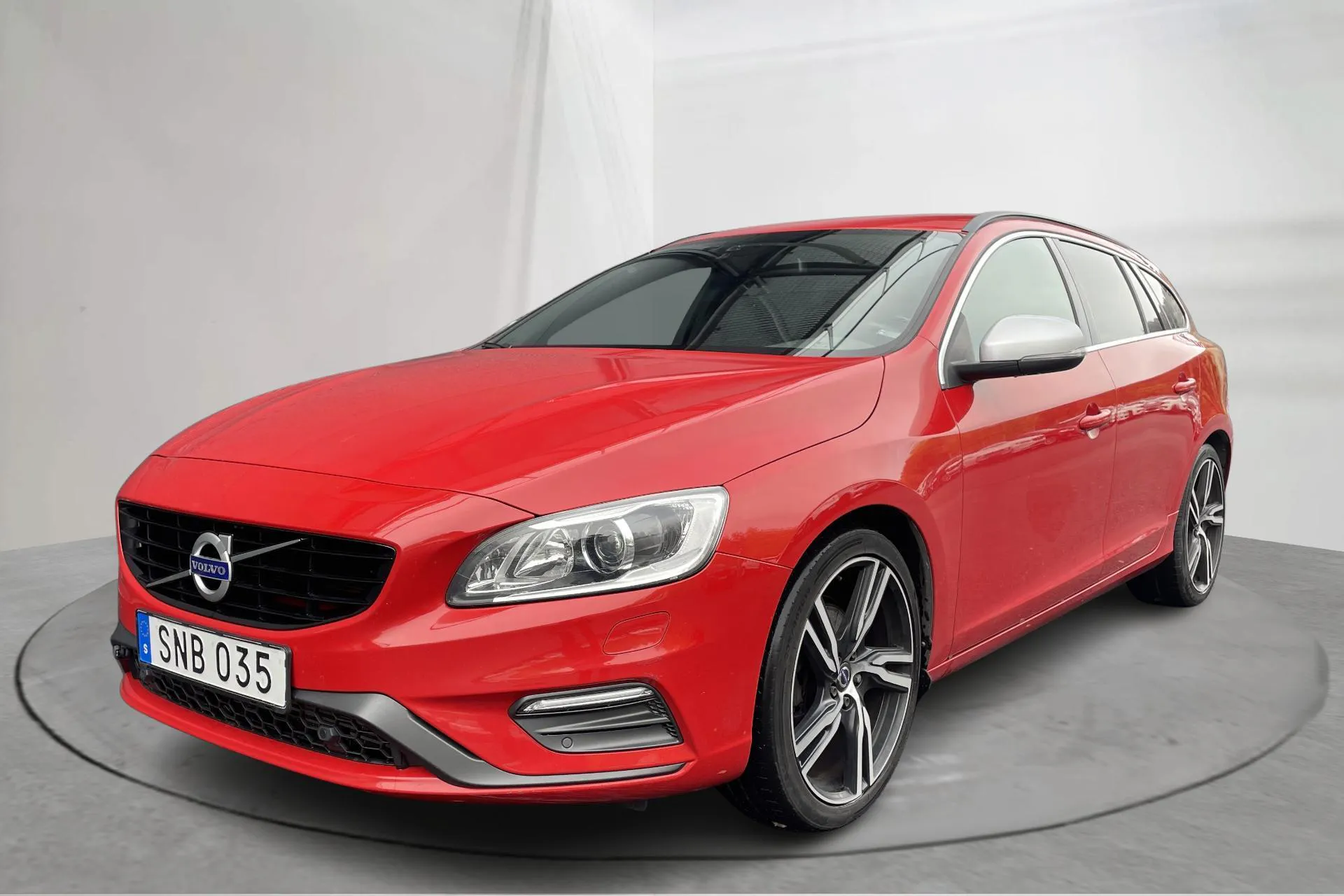 Presentation photo 1 of 14: Volvo V60 D4 (190hk) - 113 910 km - Automatic - red - 2016