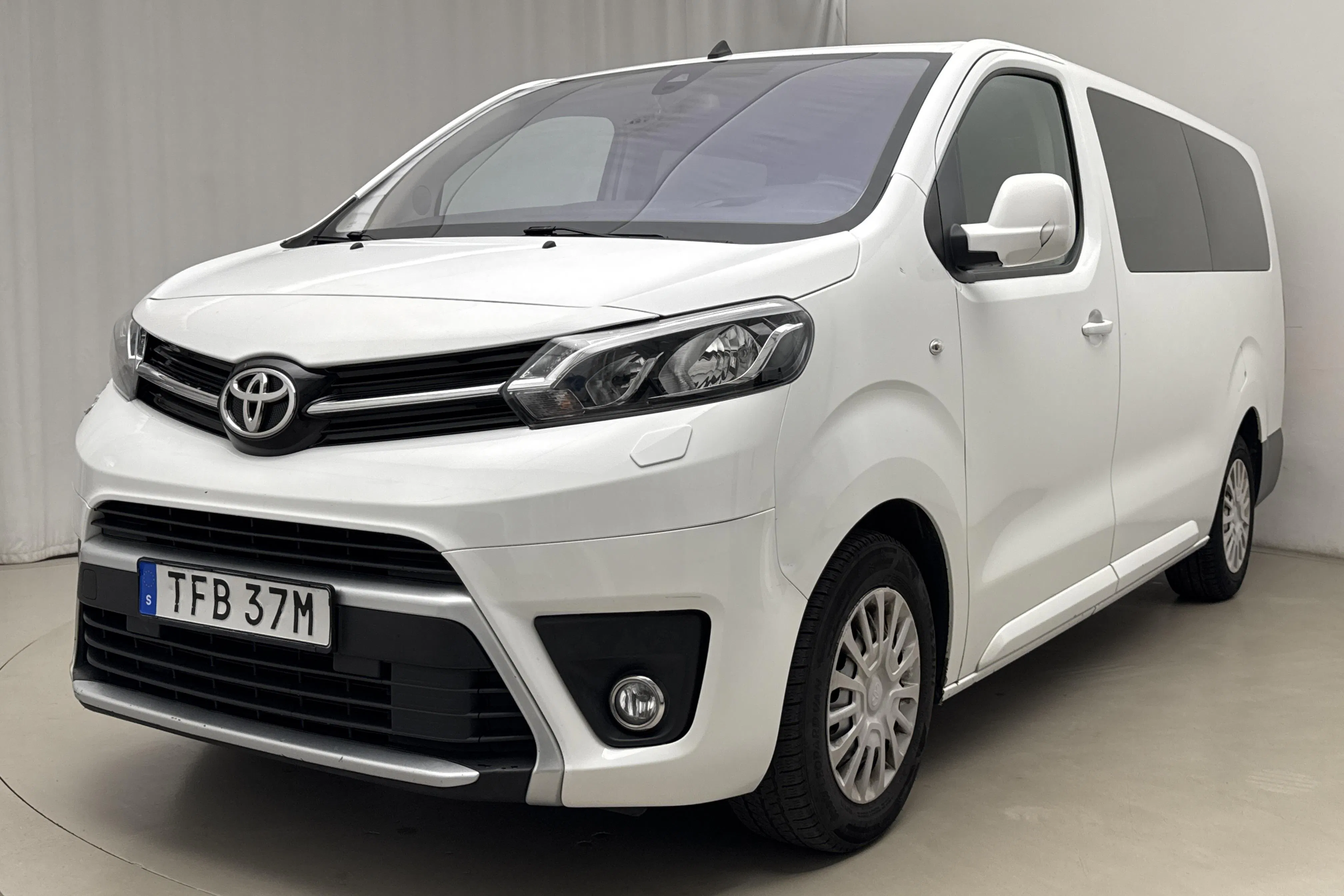 Presentationsfoto 1 av 15: Toyota PROACE Verso 1.5D (120hk) - 18 764 mil - Manuell - vit - 2019