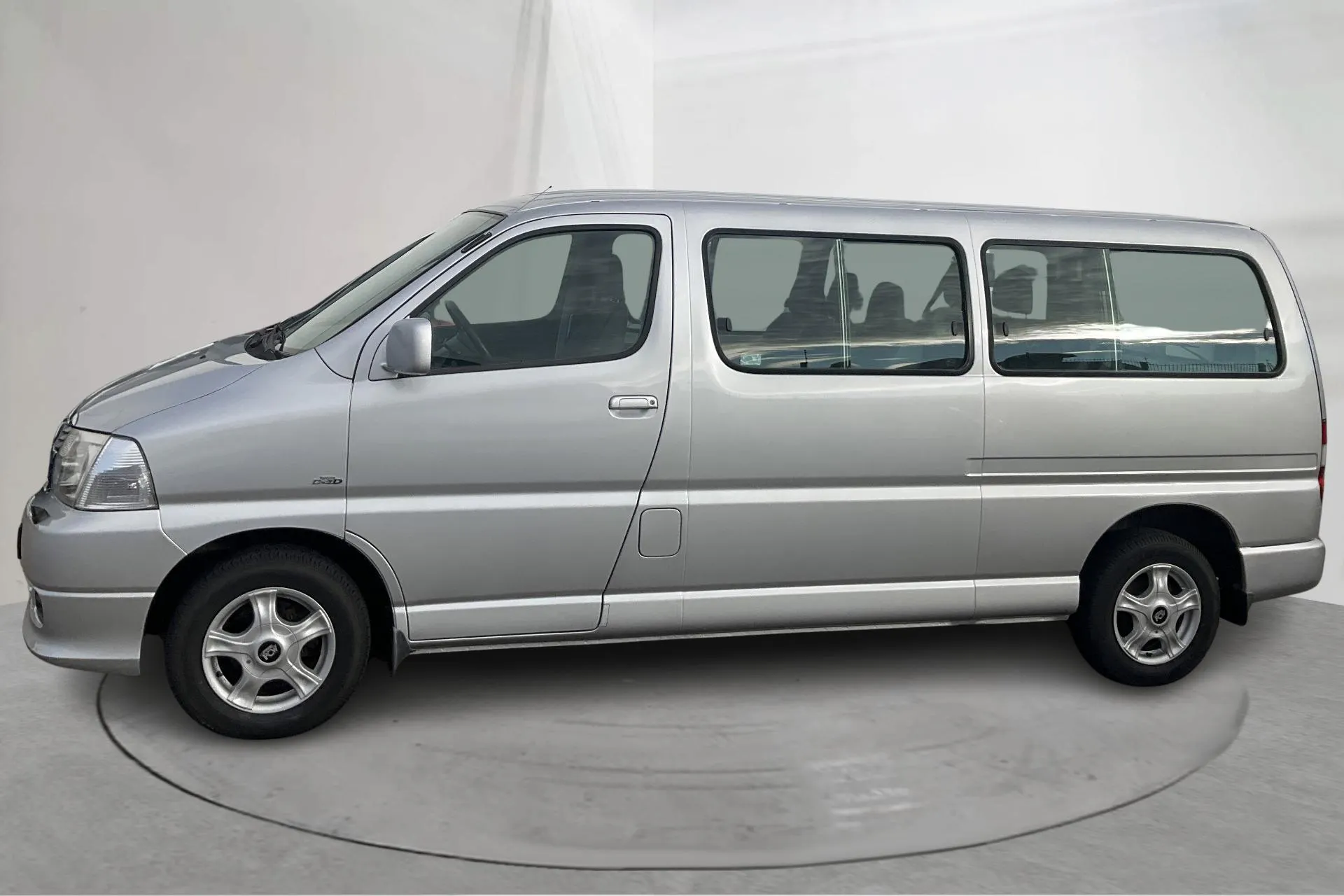 Presentation photo 2 of 15: Toyota Hiace 2.5 D-4D (117hk) - 116 040 km - Manual - silver - 2011