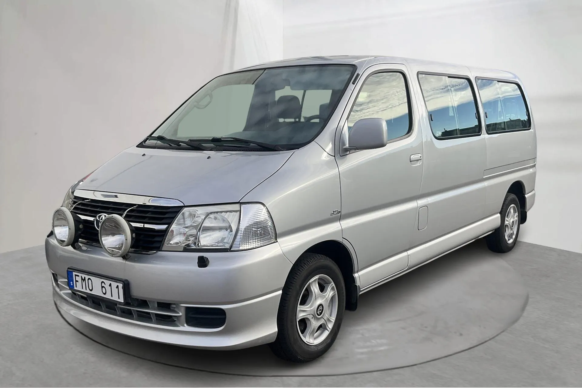 Presentation photo 1 of 15: Toyota Hiace 2.5 D-4D (117hk) - 116 040 km - Manual - silver - 2011