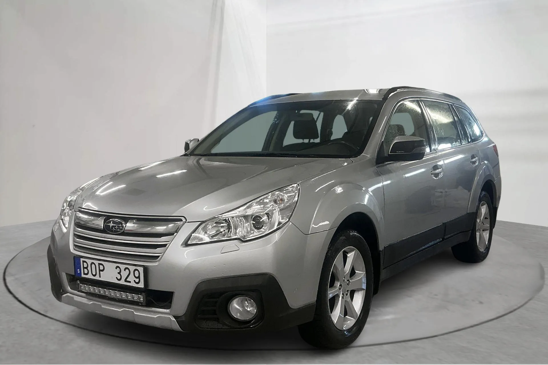 Presentationsfoto 1 av 19: Subaru Outback 2.5i (173hk) - 22 860 mil - Automat - silver - 2013