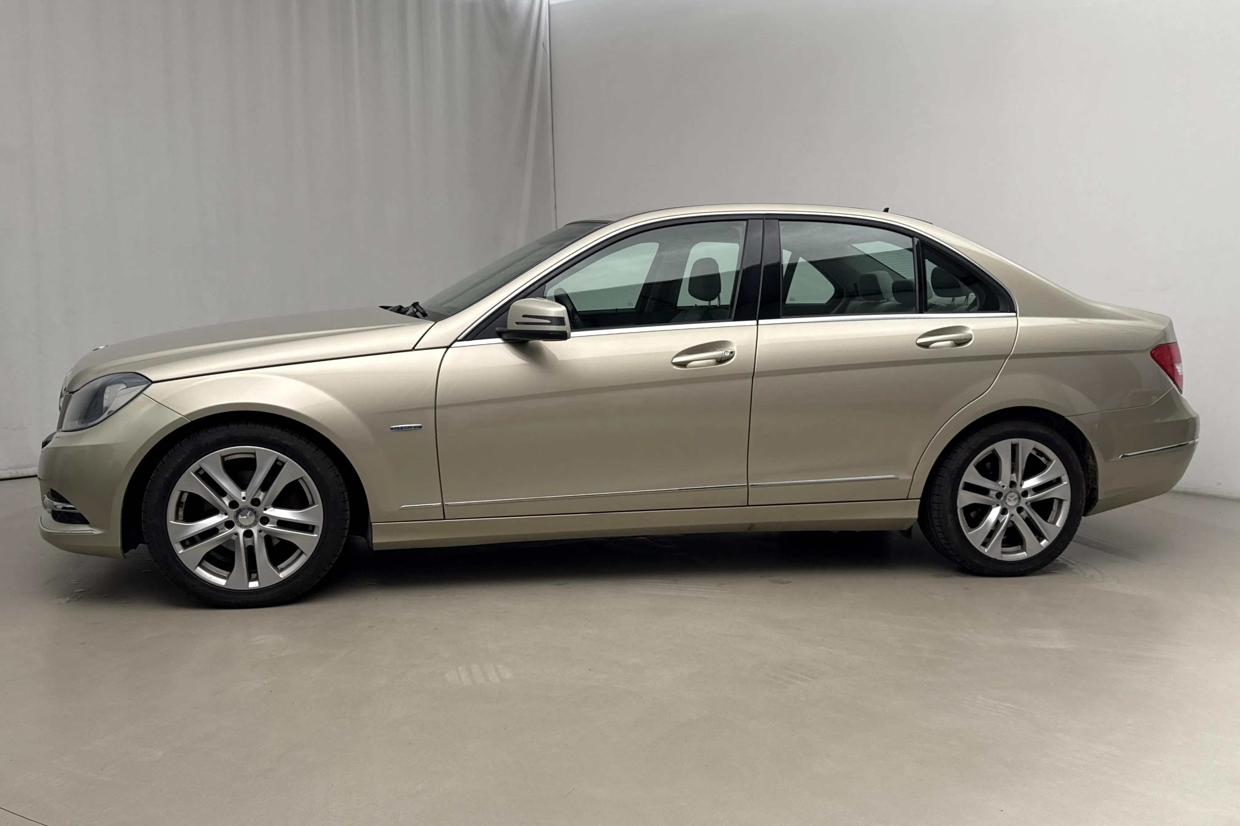 Presentation photo 2 of 17: Mercedes C 180 W204 (156hk) - 127 260 km - Automatic - light brown - 2012