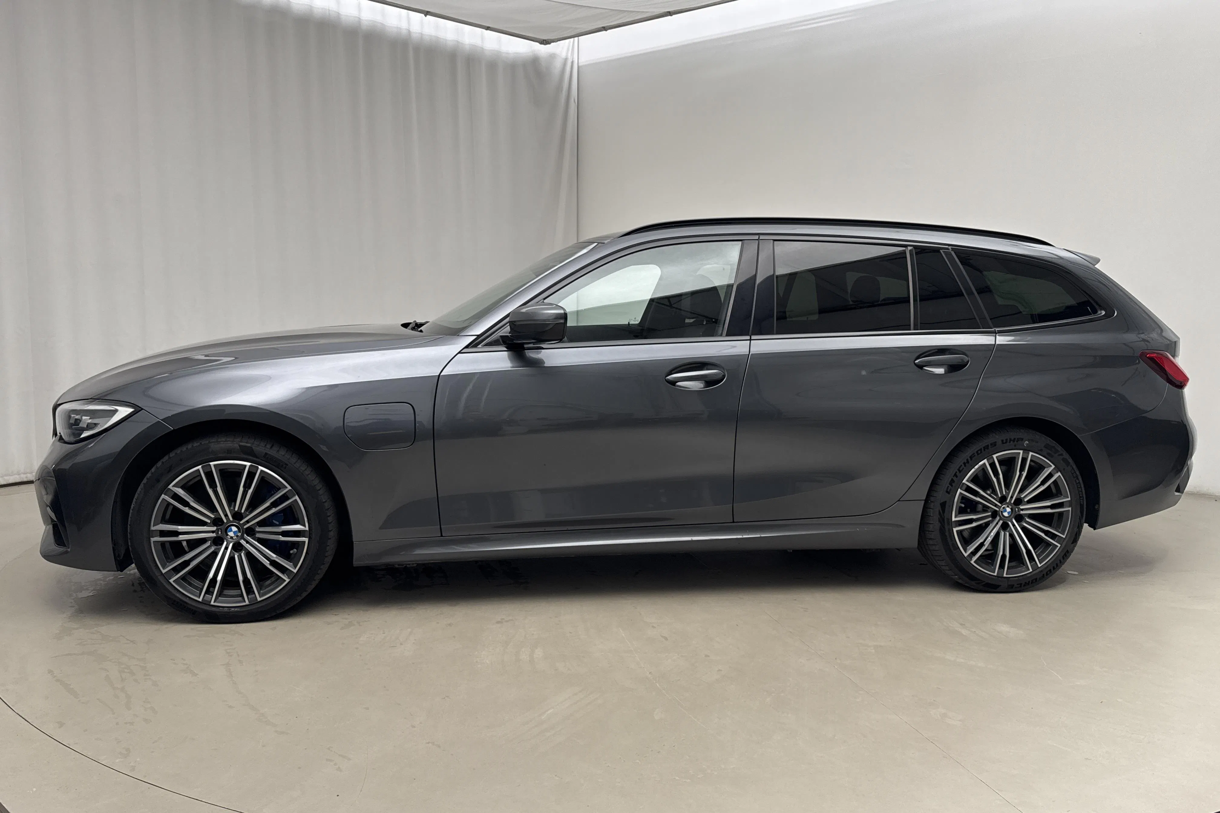 Presentation photo 2 of 19: BMW 330e xDrive Touring, G21 (292hk) - 129 300 km - Automatic - gray - 2021