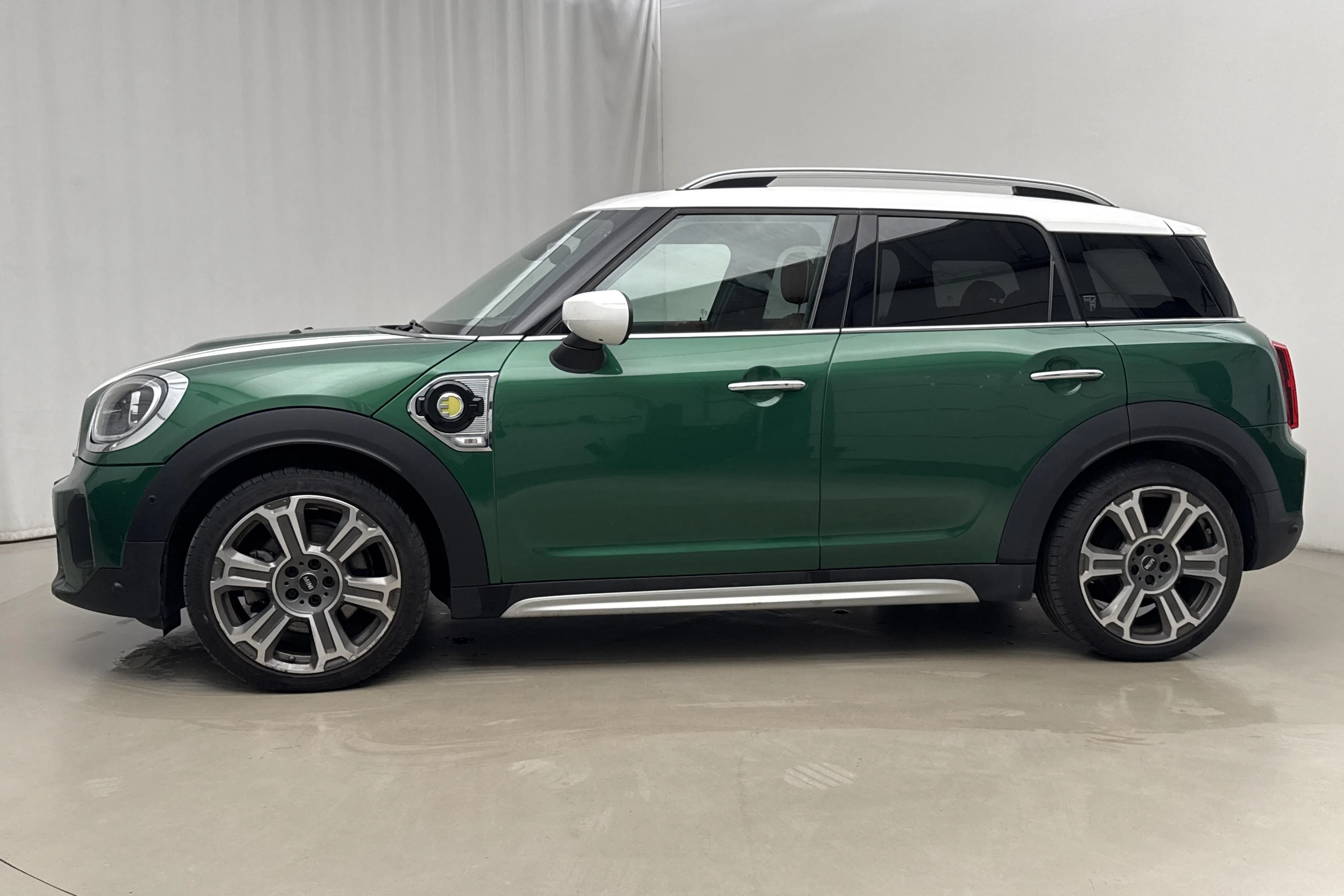 Presentationsfoto 2 av 24: MINI Cooper S E ALL4 Countryman 10,0kWh, F60 LCI (224hk) - 6 043 mil - Automat - grön - 2023