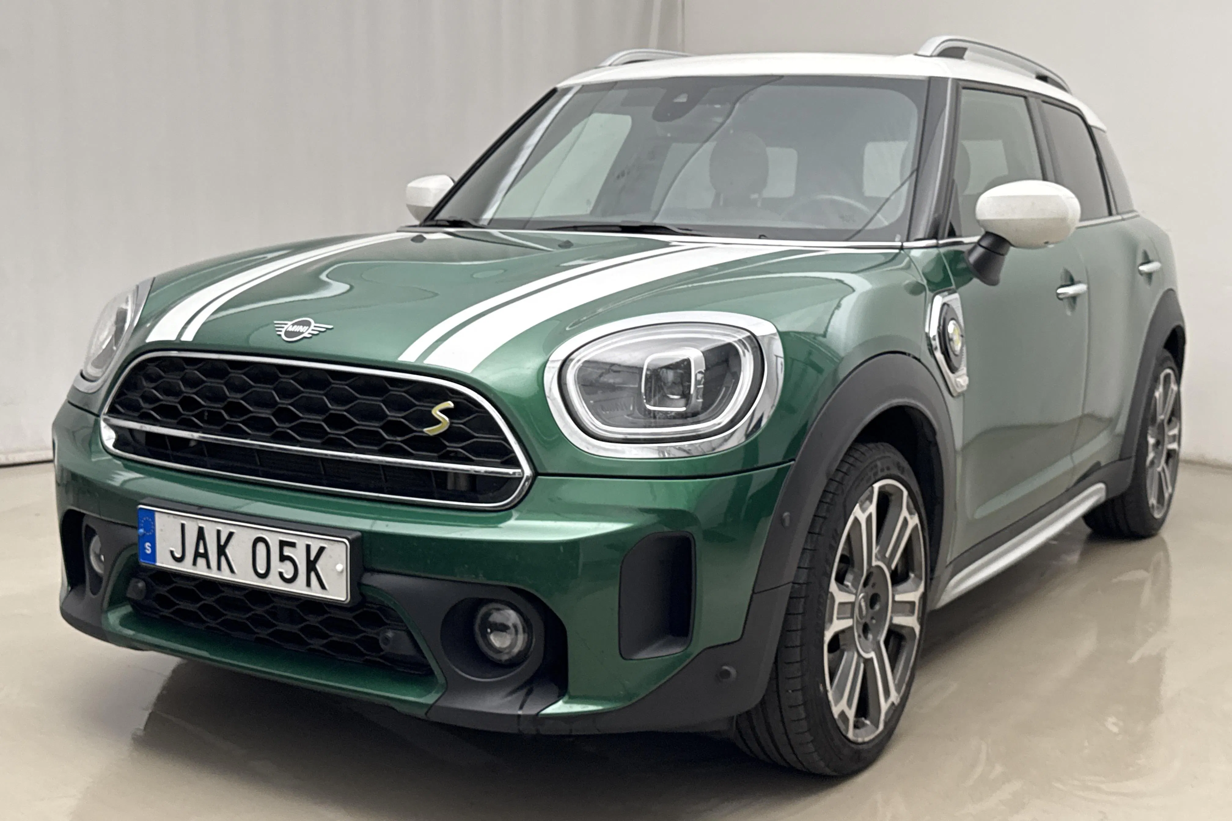 Presentationsfoto 1 av 24: MINI Cooper S E ALL4 Countryman 10,0kWh, F60 LCI (224hk) - 6 043 mil - Automat - grön - 2023