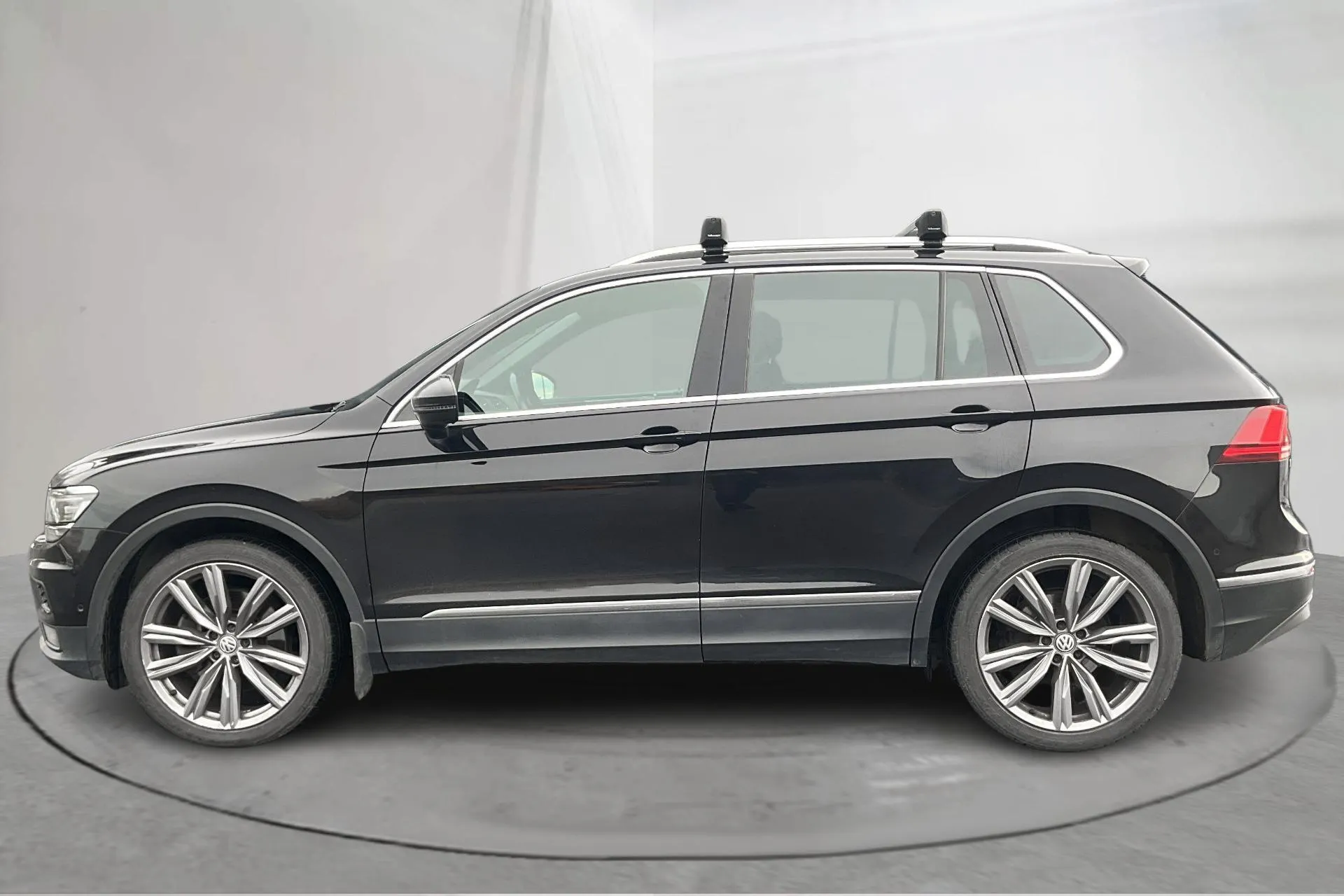 Presentationsfoto 2 av 14: VW Tiguan 2.0 TDI 4MOTION (190hk) - 22 796 mil - Automat - svart - 2018