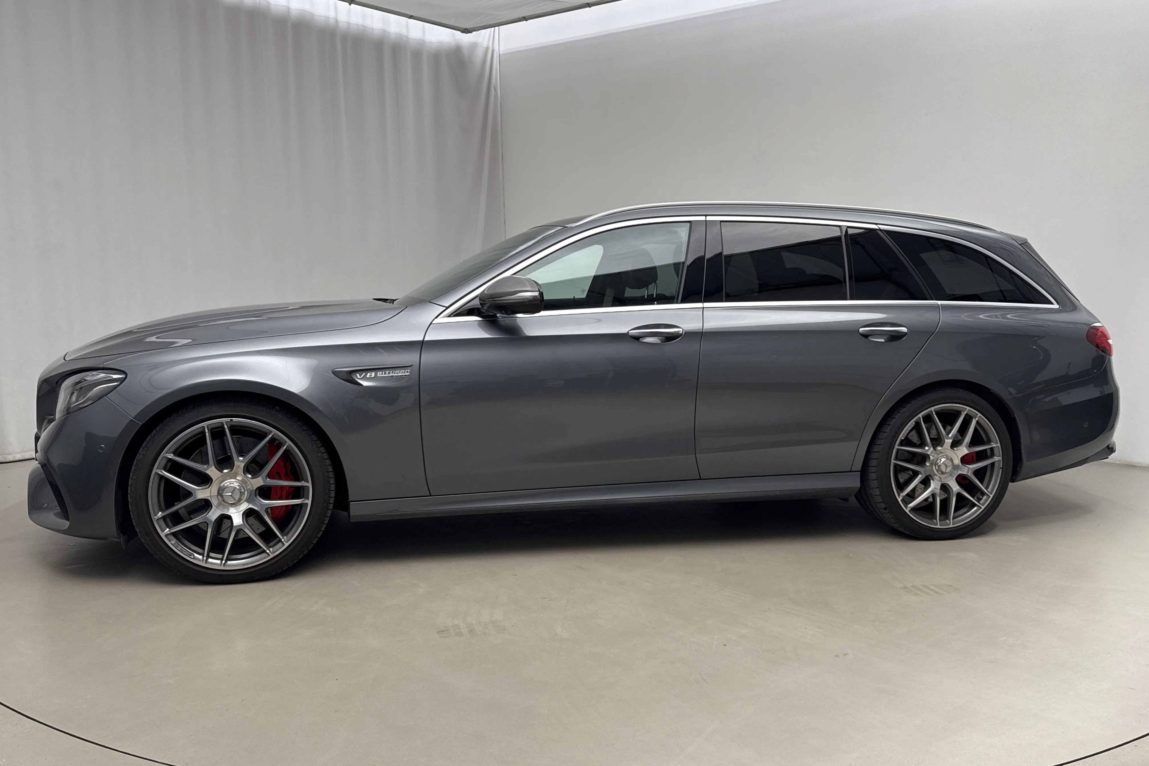 Presentationsfoto 2 av 24: Mercedes E 63 S AMG 4MATIC Kombi S213 (612hk) - 6 951 mil - Automat - grå - 2019