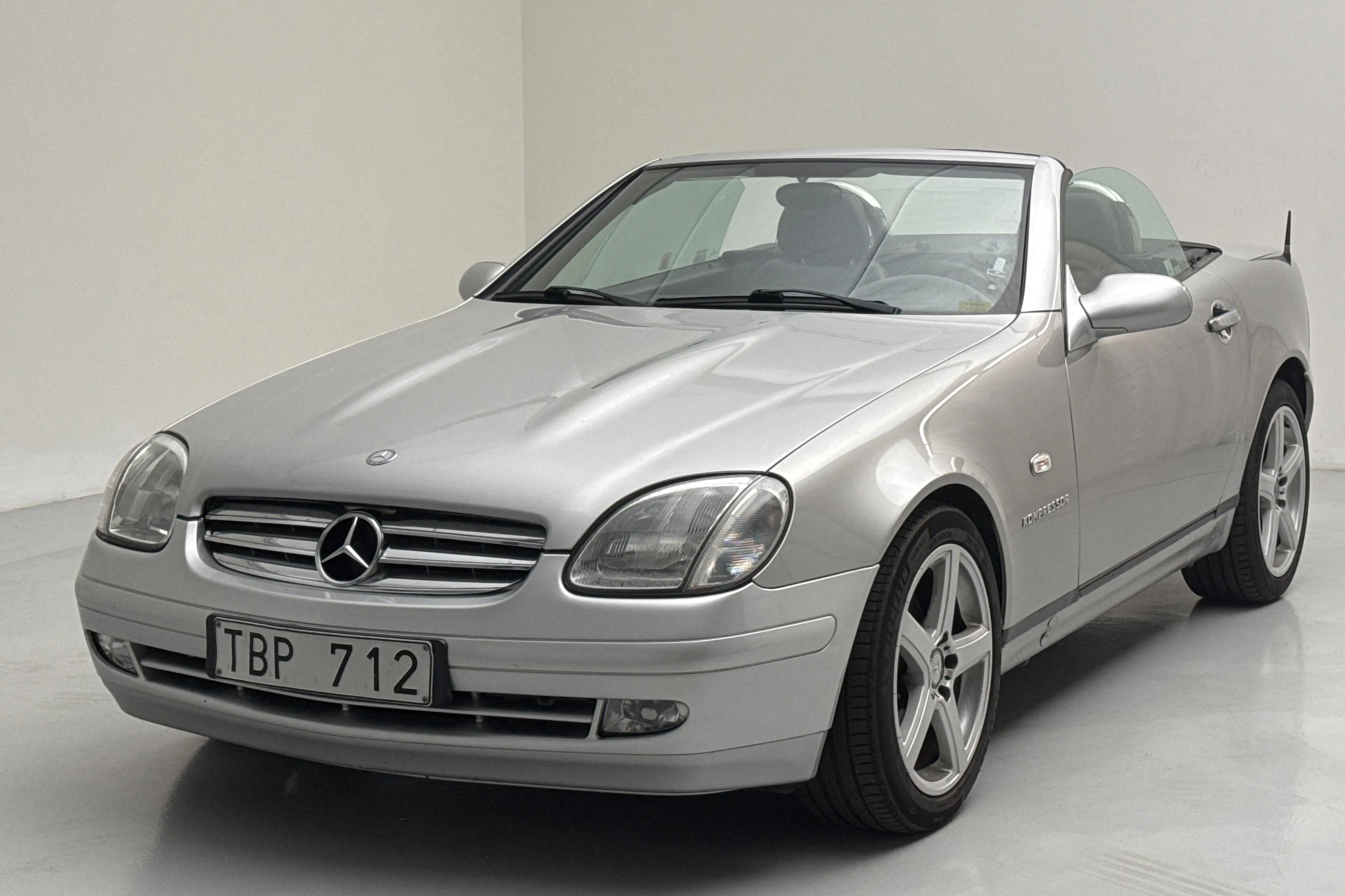 Presentationsfoto 1 av 15: Mercedes SLK 230 Kompressor R170 (193hk) - 17 743 mil - Automat - silver - 1997