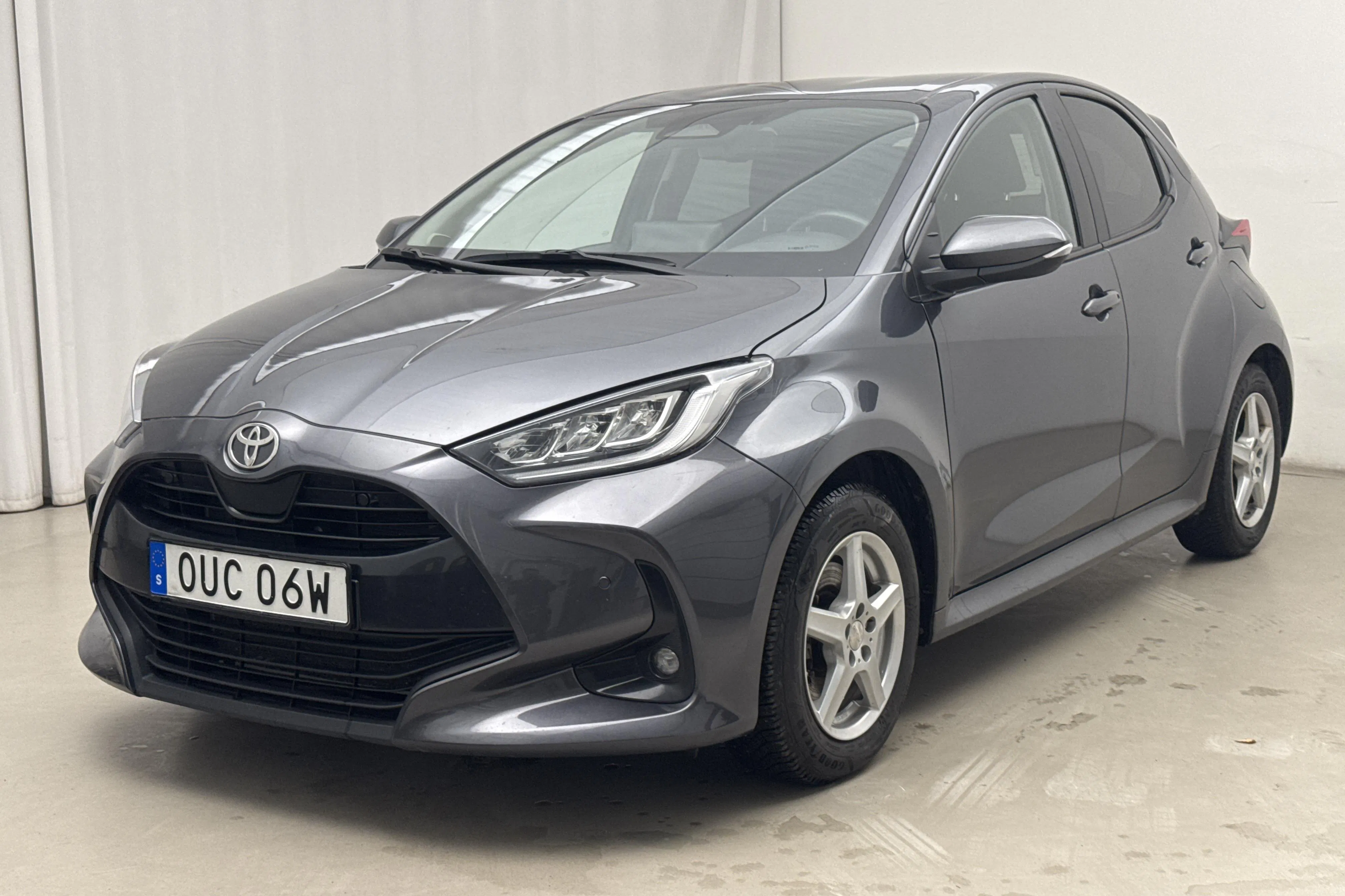 Presentationsfoto 1 av 18: Toyota Yaris 1.5 Hybrid 5dr (116hk) - 7 586 mil - Automat - Mörkgrå - 2024