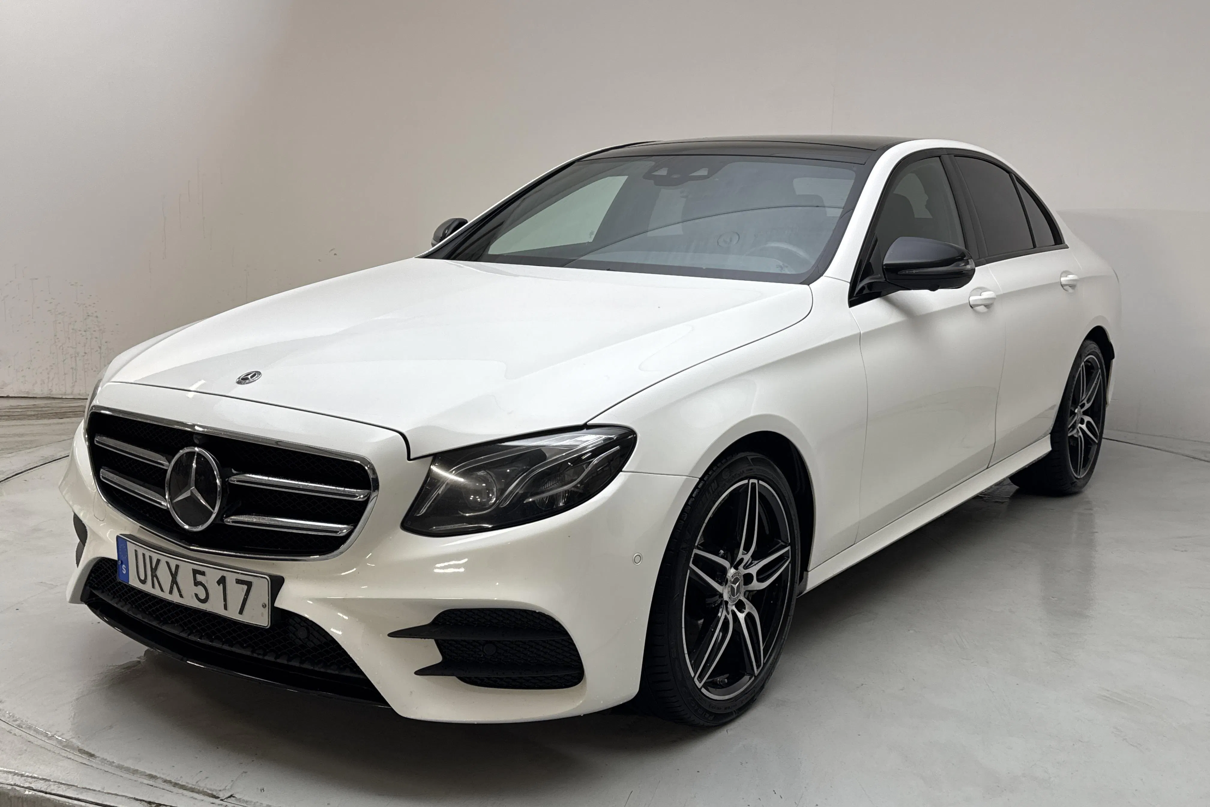Presentationsfoto 1 av 17: Mercedes E 220 d Sedan W213 (194hk) - 25 992 mil - Automat - vit - 2018