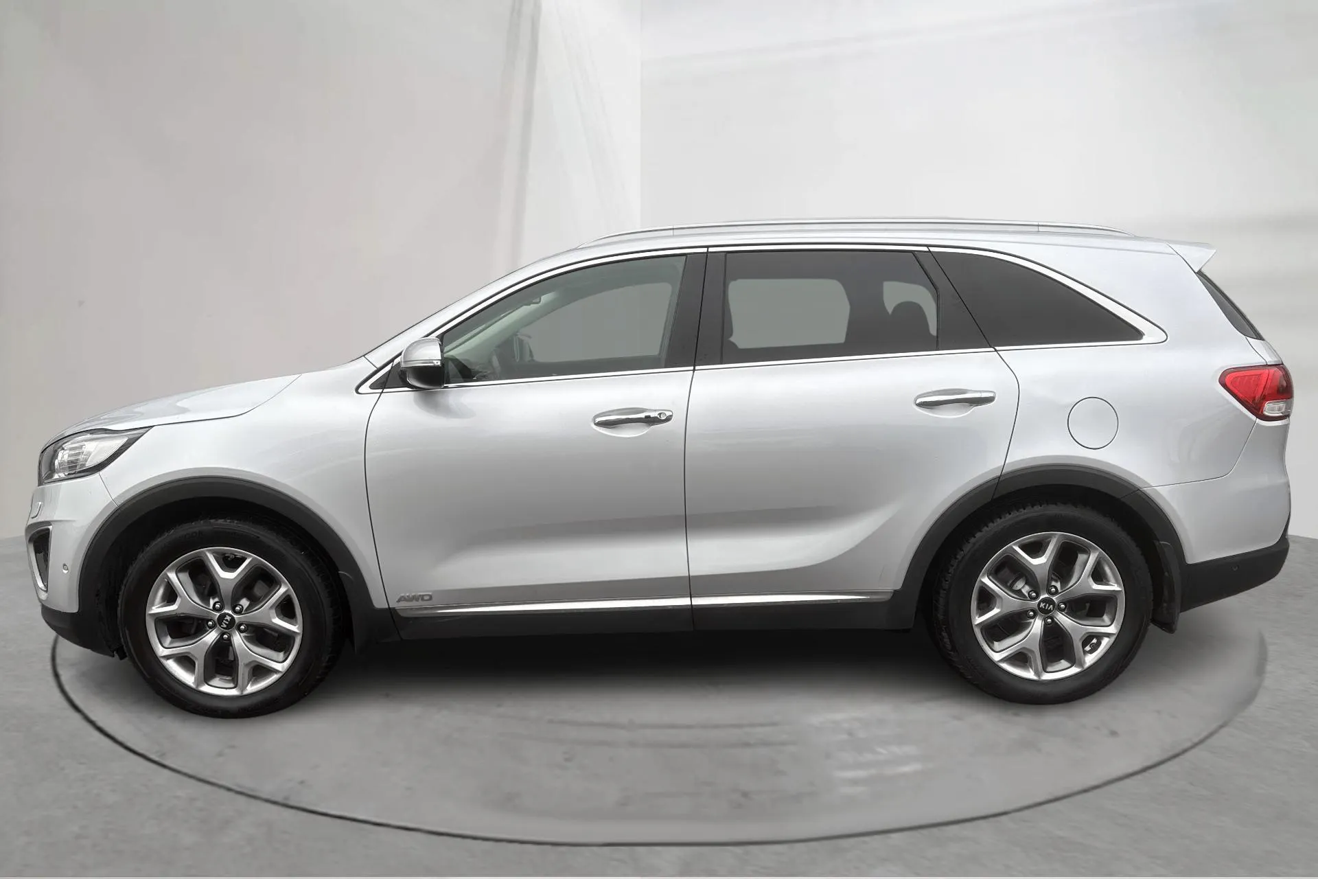 Presentationsfoto 2 av 21: KIA Sorento 2.2 CRDi (200hk) - 19 154 mil - Automat - grå - 2016